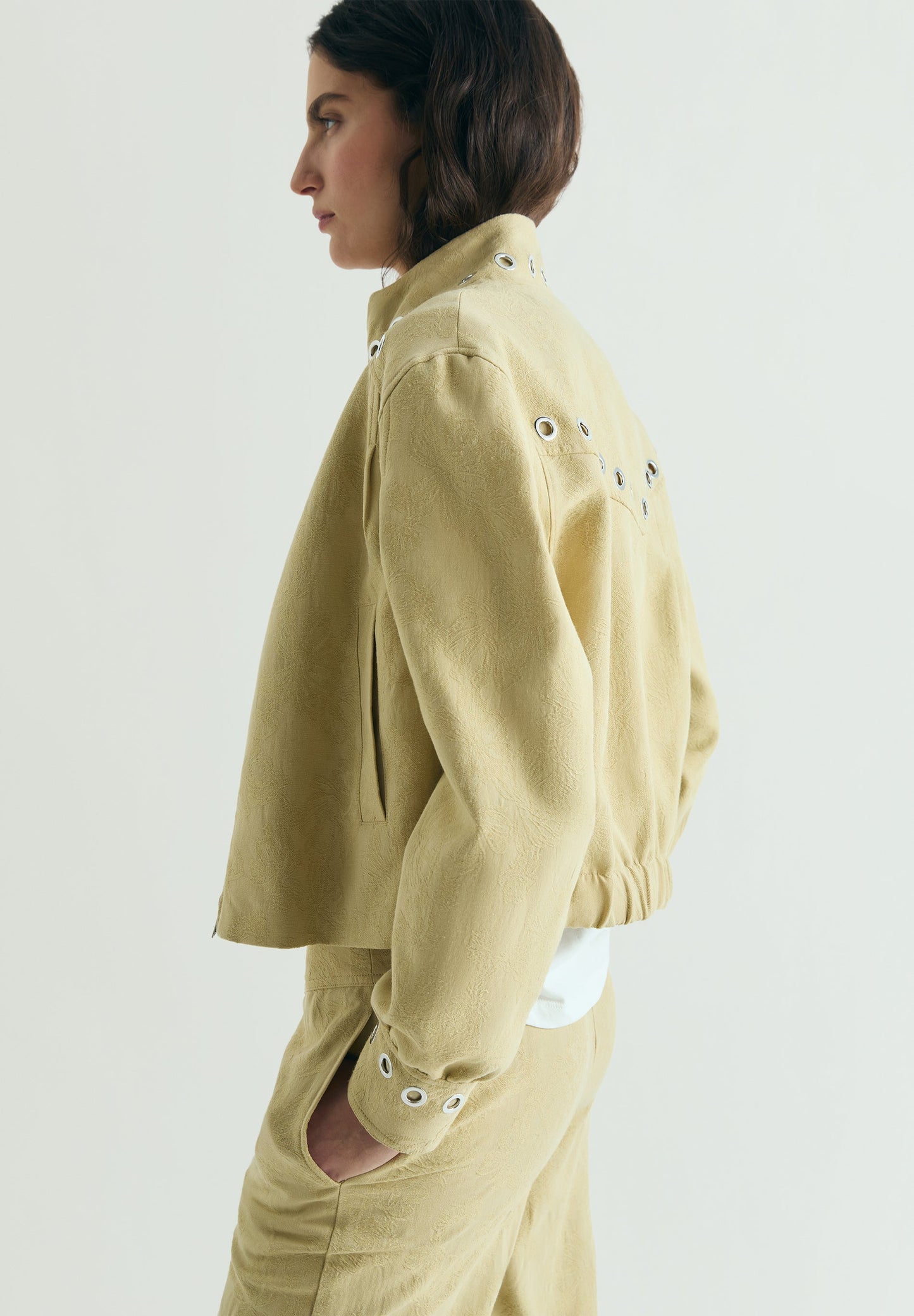 BOMBER JACQUARD COM TACHAS