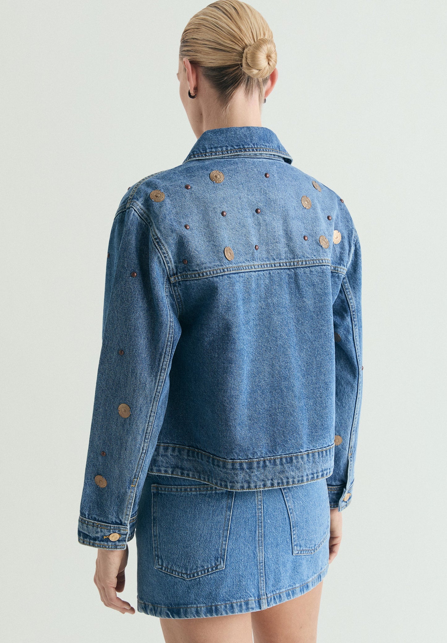 CARDIGAM JEANS COM TACHAS