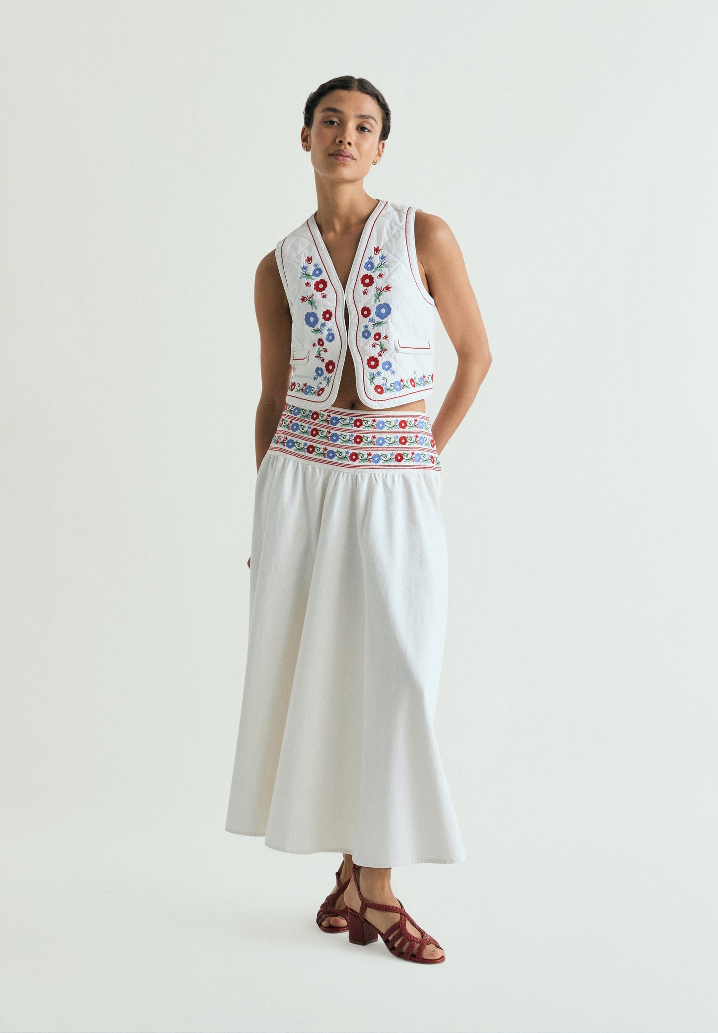SAIA DENIM COM BORDADOS