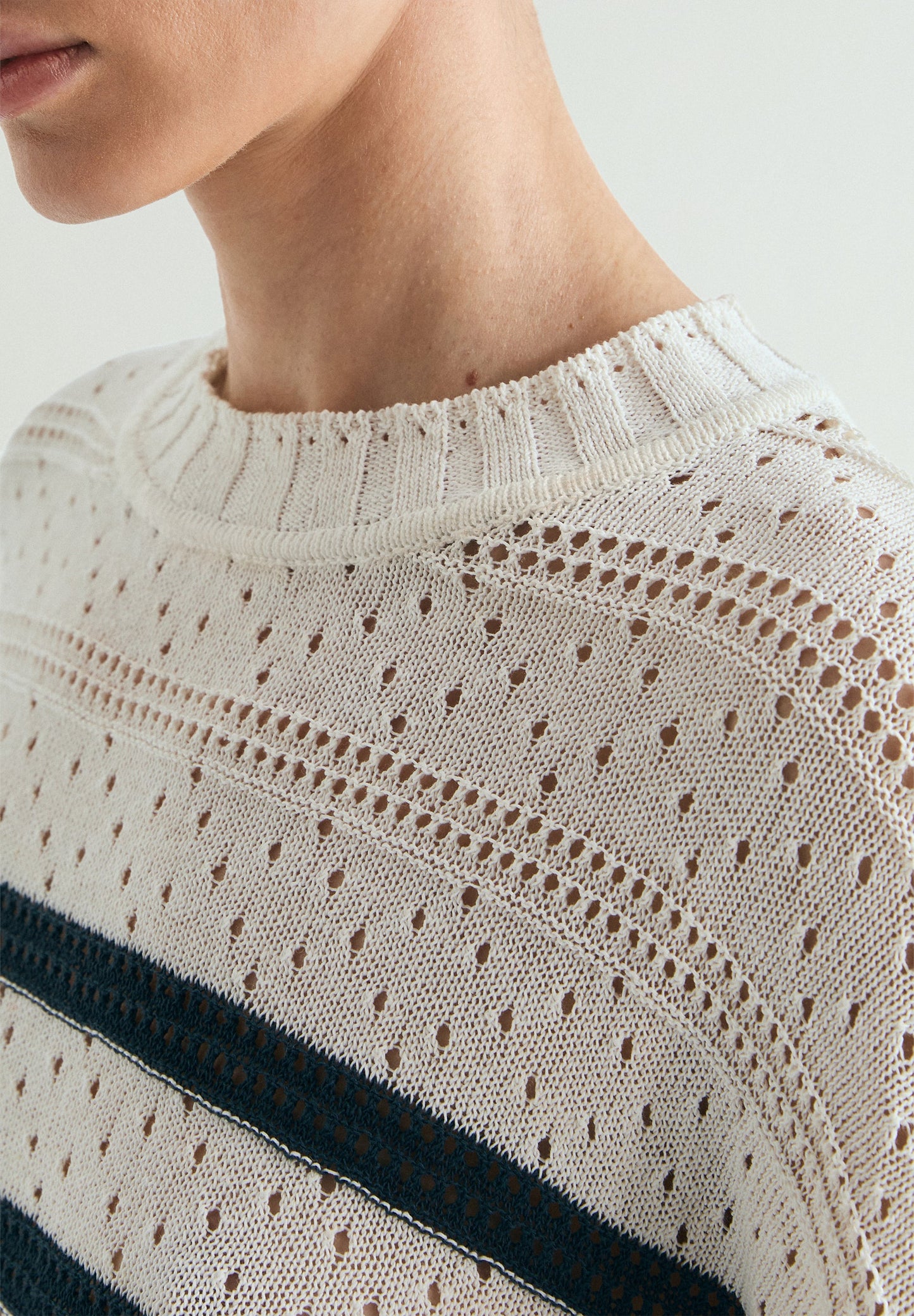 SWEATER DE MALHA ÀS RISCAS