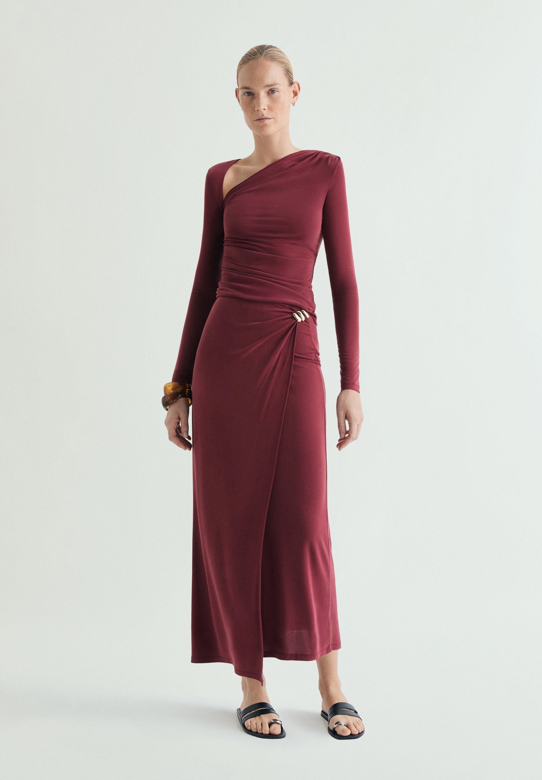 SAIA CUPRO COM ALFINETE