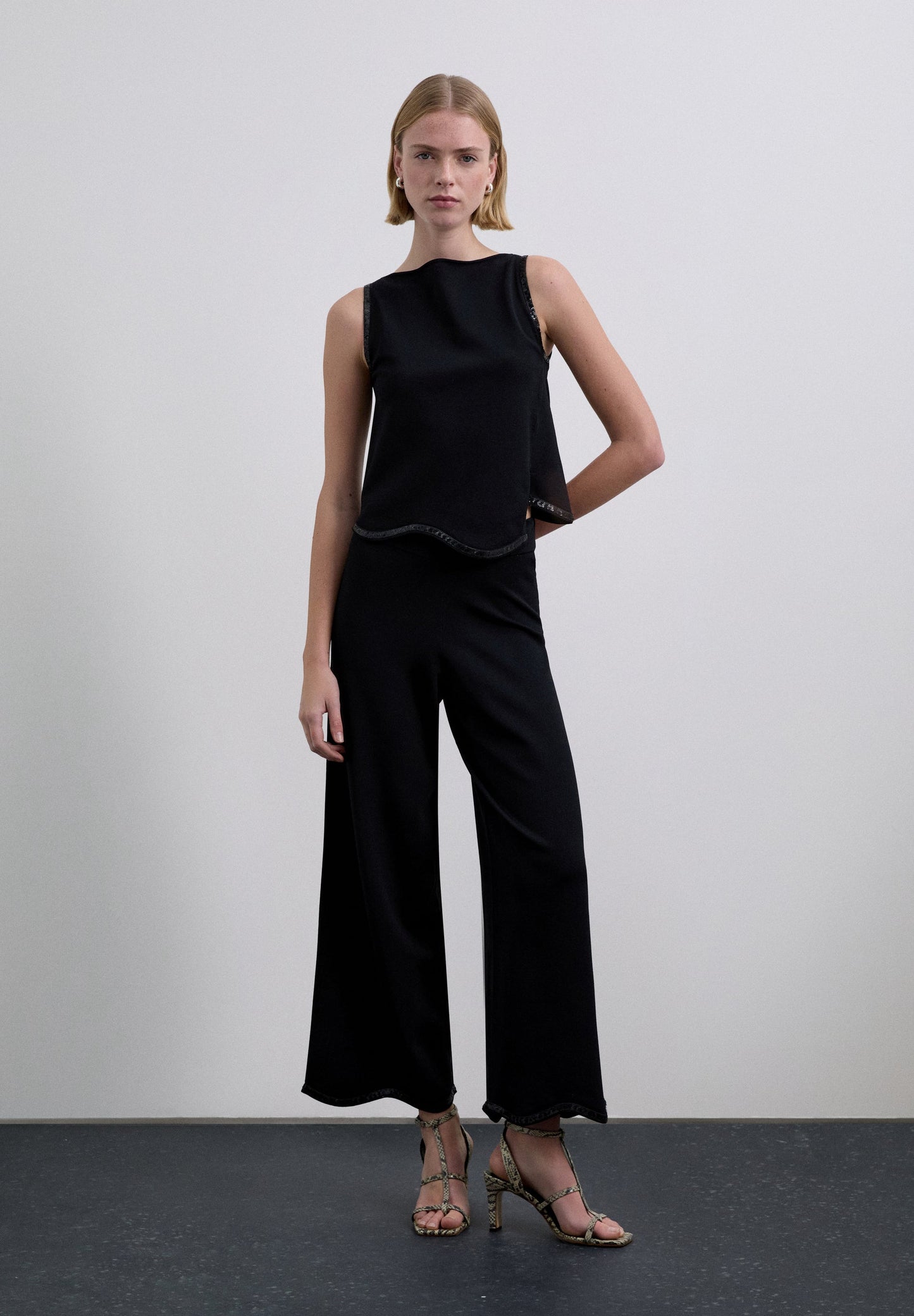 XM SCEMBELLISHMENT KNIT TOP