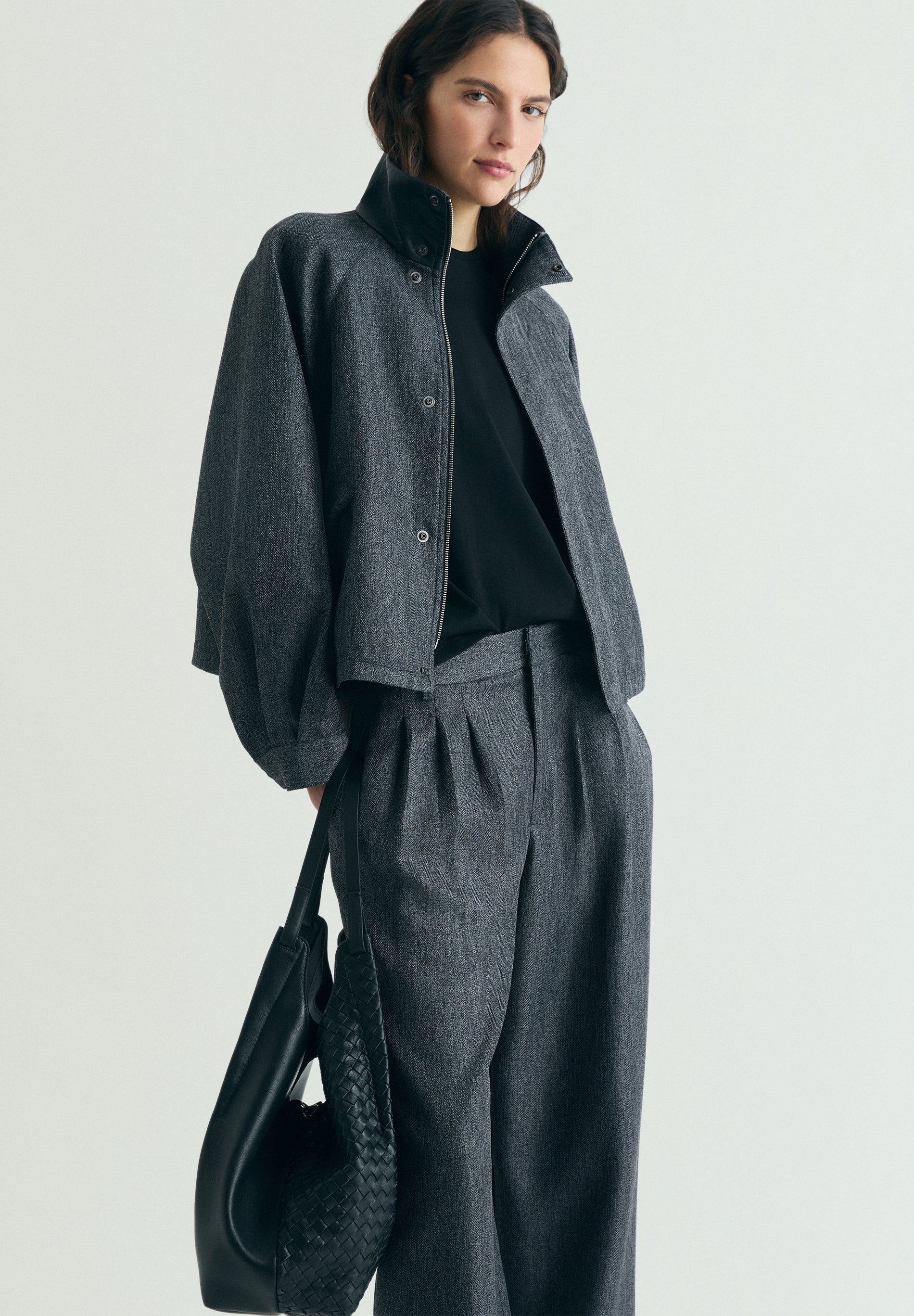 CARDIGAN BOMBER COM GOLA EM CONTRASTE