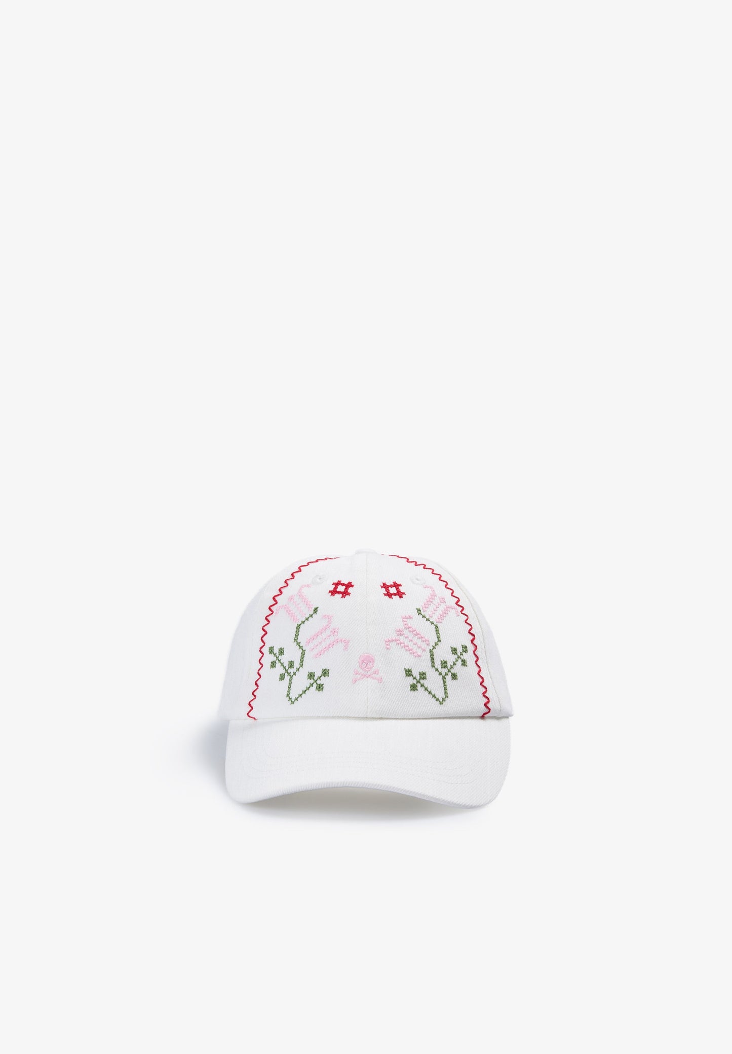 BONÉ COM DETALHES BORDADOS