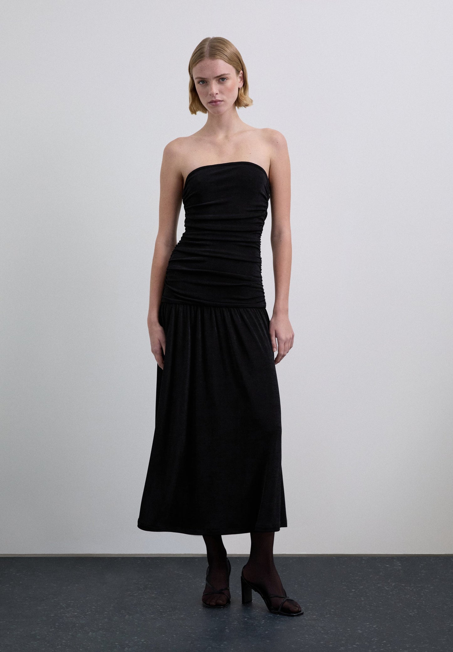 VESTIDO DE MALHA COM FRANZIDOS