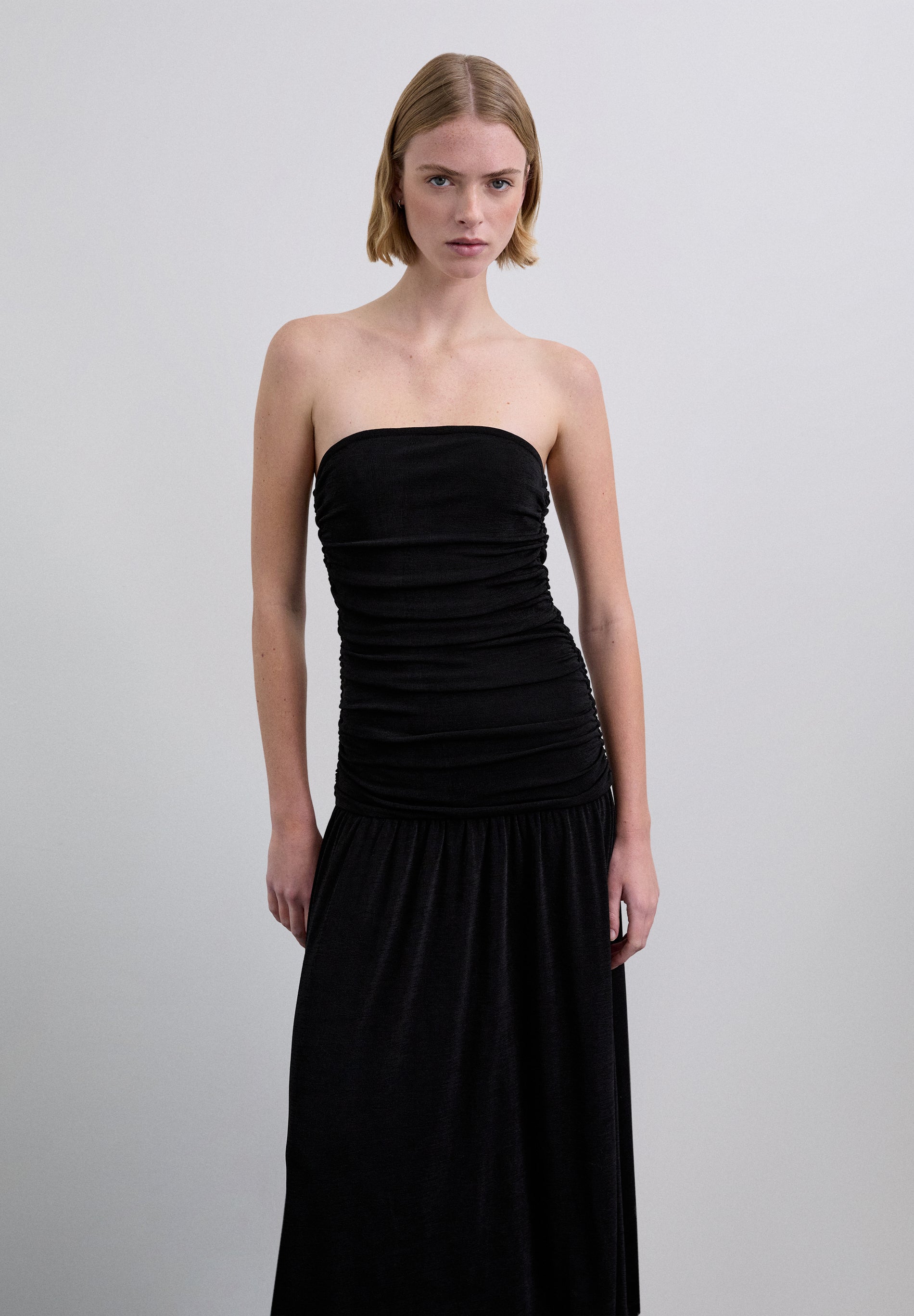 VESTIDO DE MALHA COM FRANZIDOS