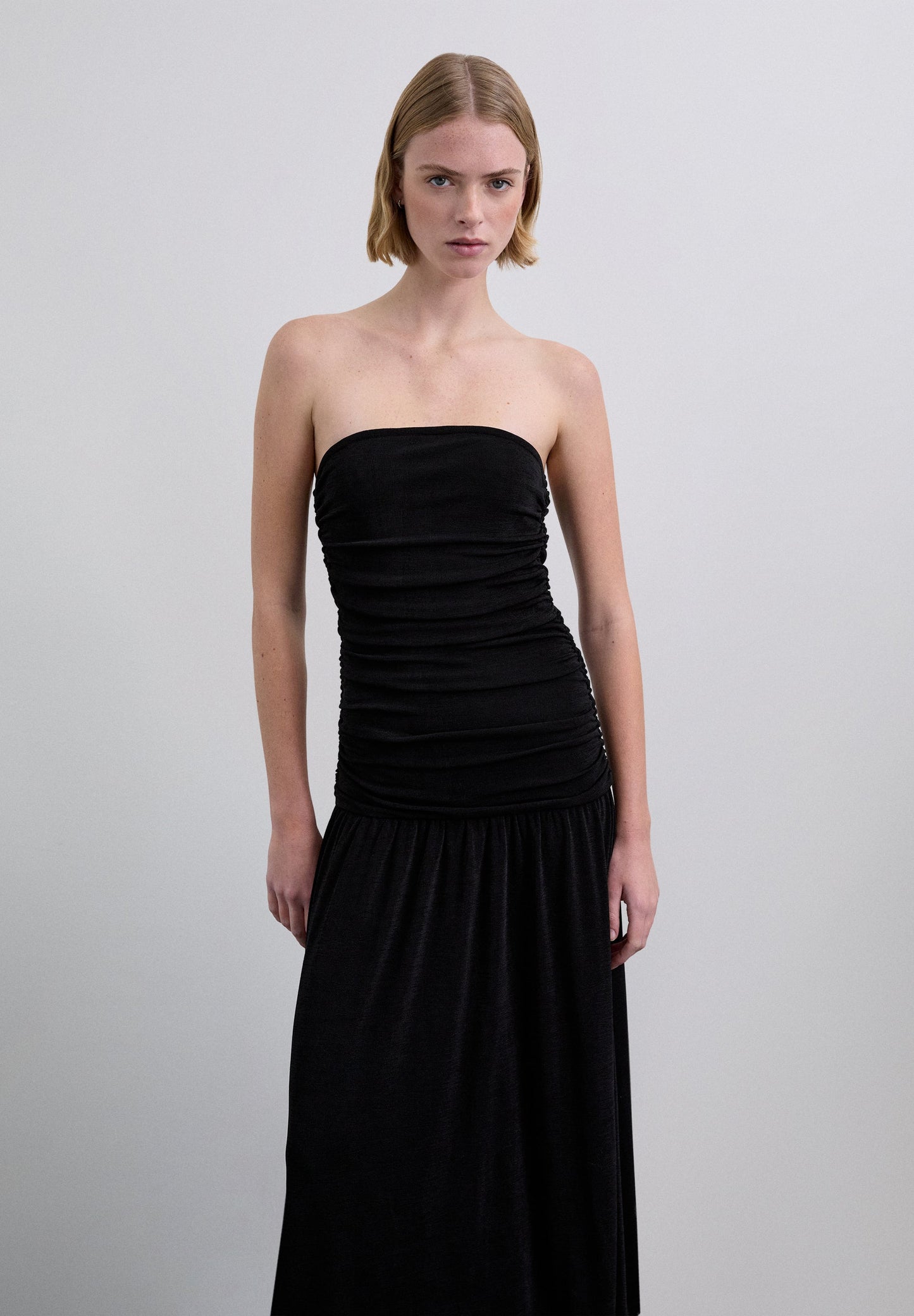 VESTIDO DE MALHA COM FRANZIDOS