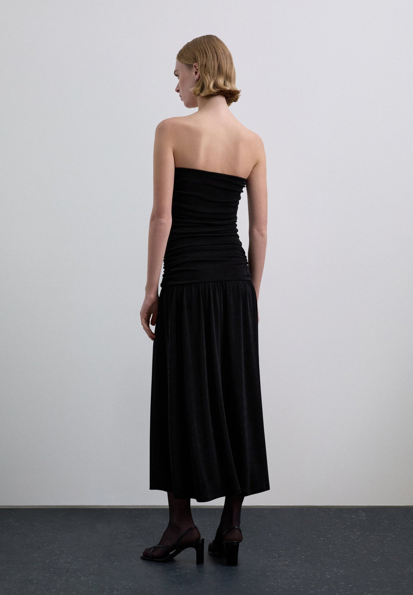 VESTIDO DE MALHA COM FRANZIDOS