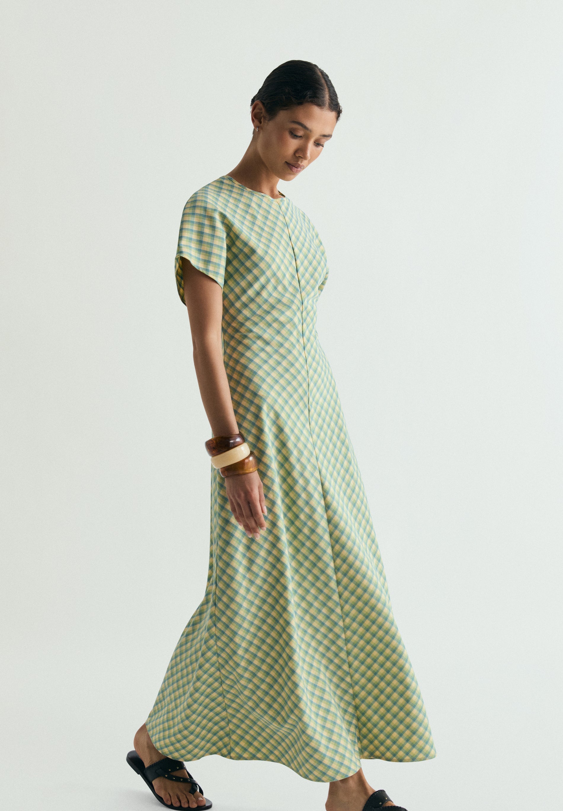 VESTIDO MIDI COM PADRÃO XADREZ