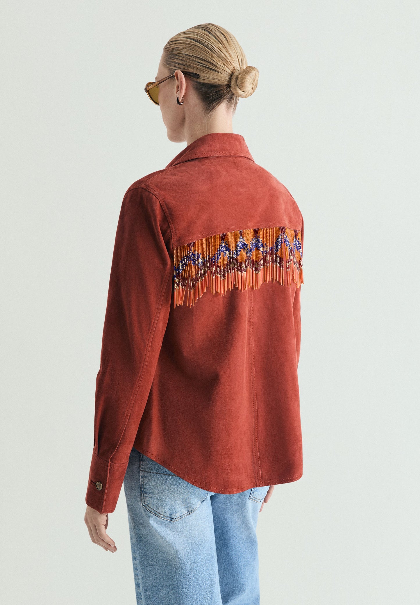 CARDIGAN EM CAMURÇA COM CONTAS