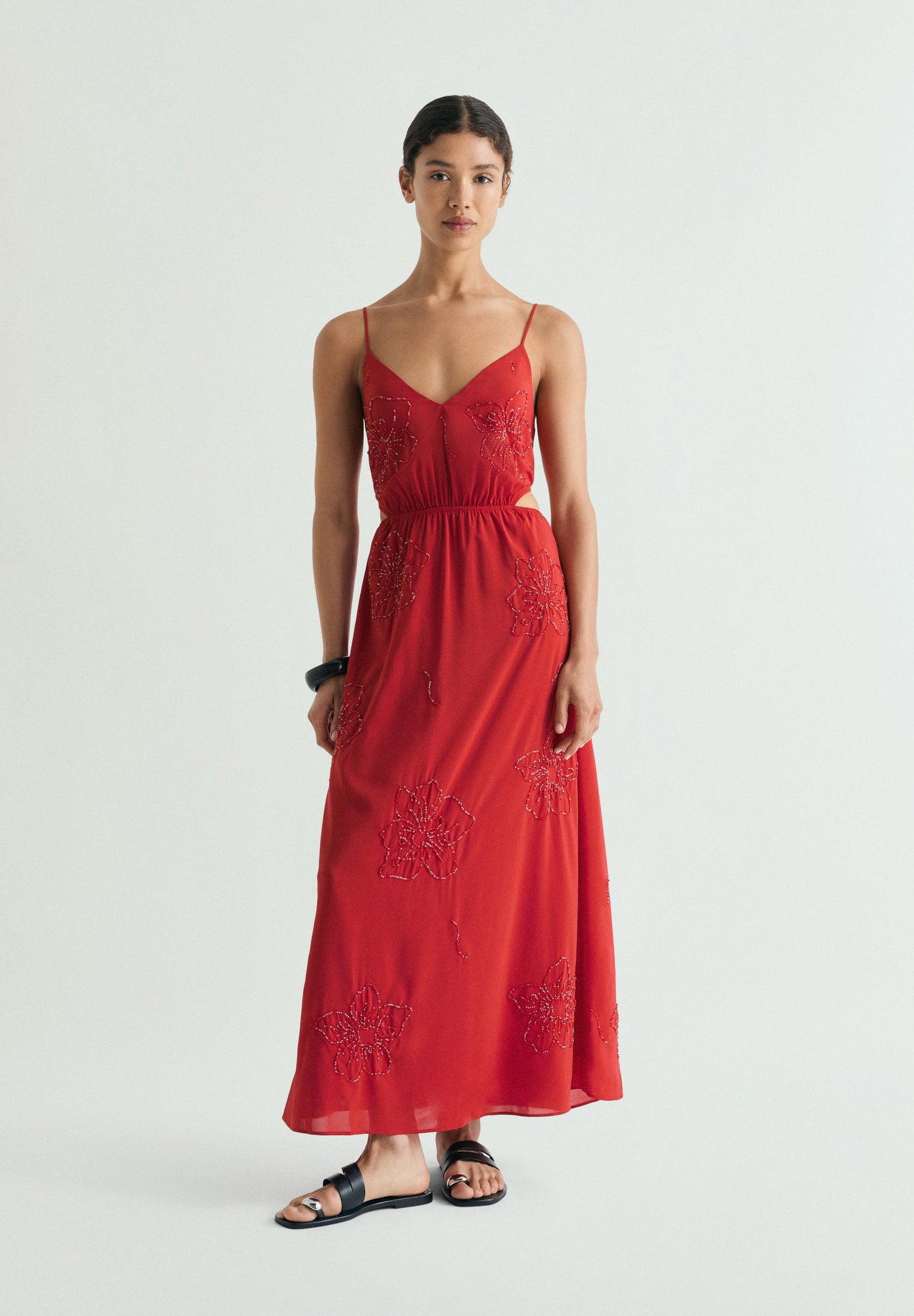 VESTIDO MIDI COM MISSANGAS E CUT OUT