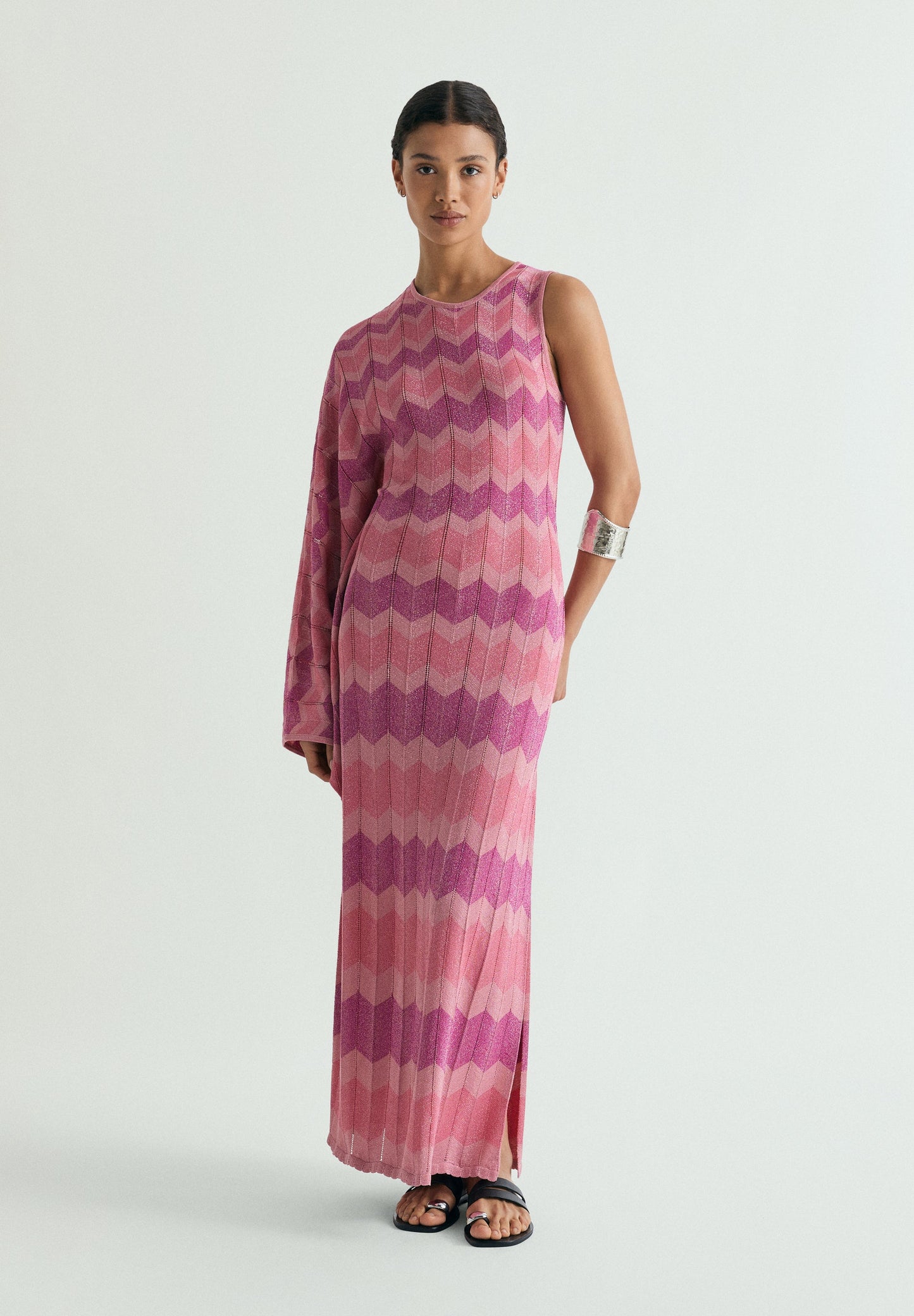 VESTIDO ASSIMÉTRICO DE MALHA COM FIO METALIZADO