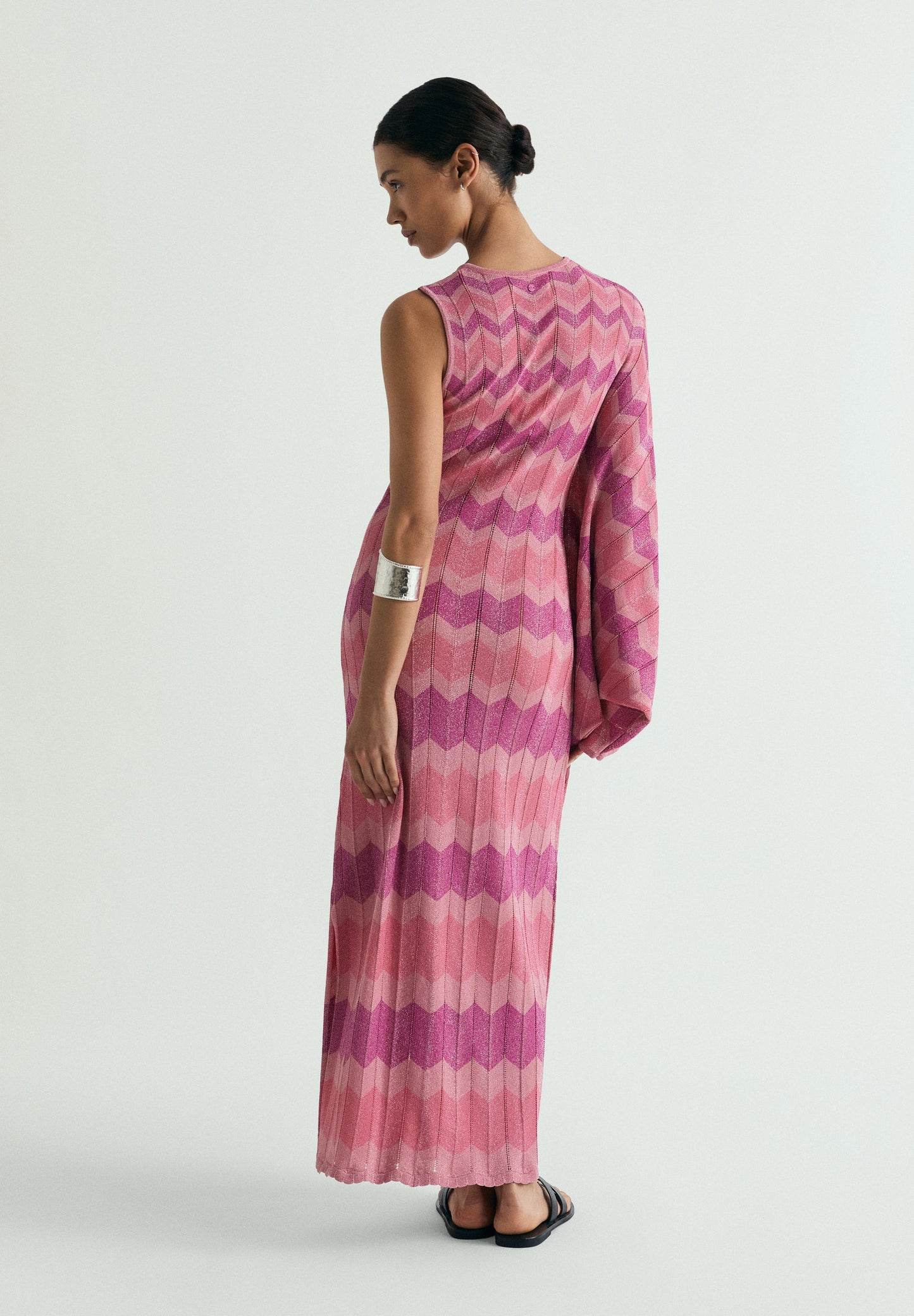 VESTIDO ASSIMÉTRICO DE MALHA COM FIO METALIZADO
