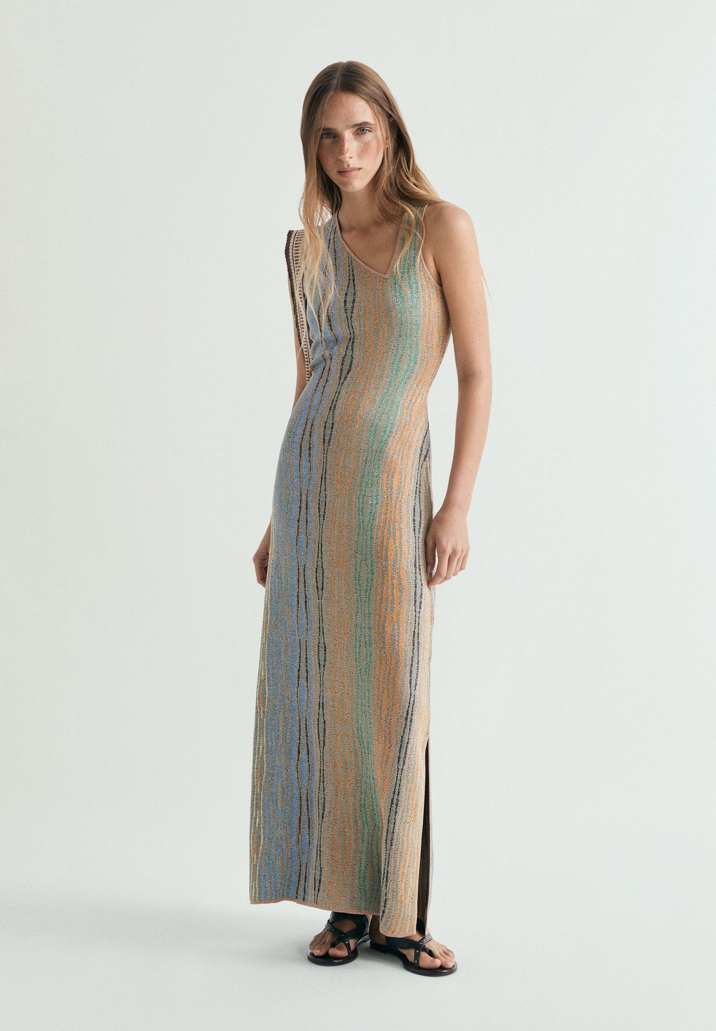 VESTIDO COMPRIDO JACQUARD COM CUT OUT