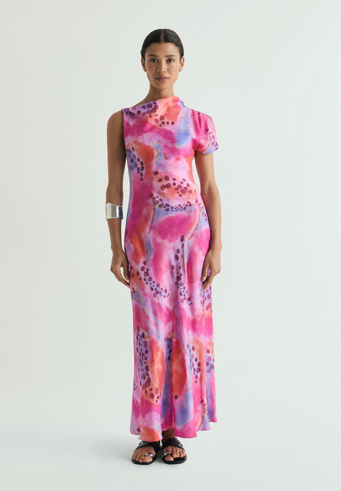 VESTIDO ASSIMÉTRICO ACETINADO