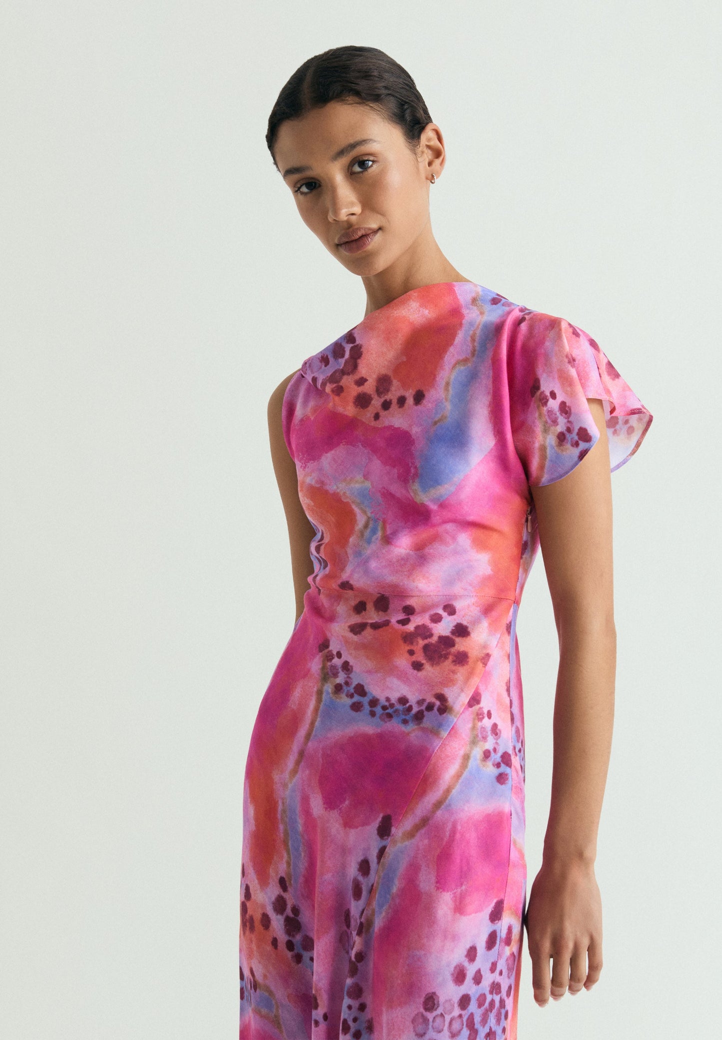 VESTIDO ASSIMÉTRICO ACETINADO