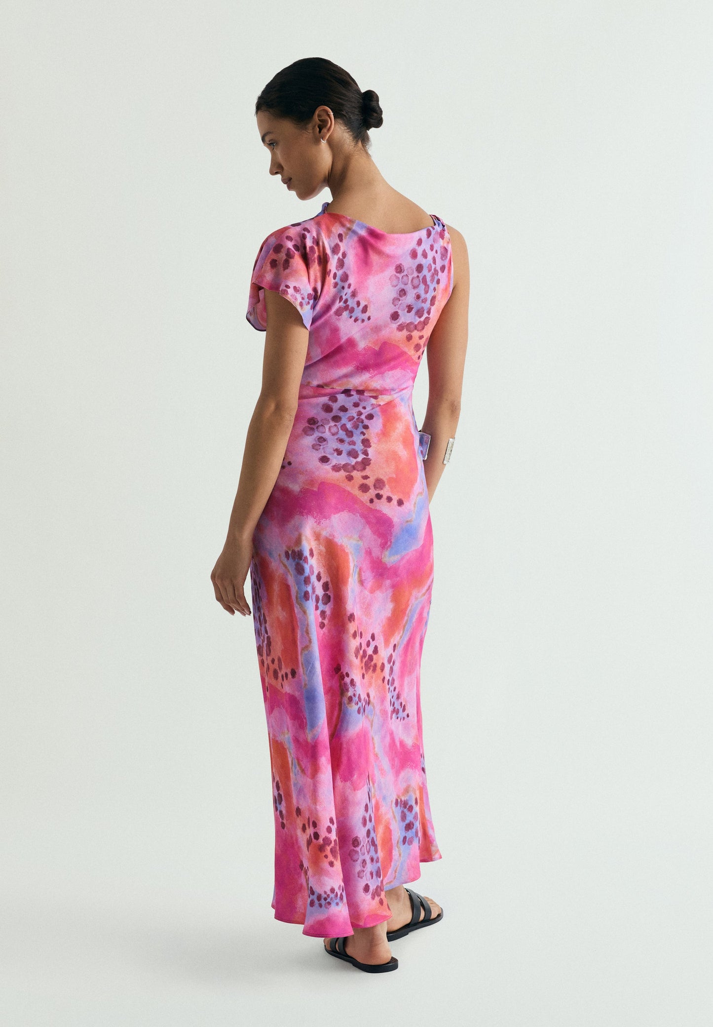 VESTIDO ASSIMÉTRICO ACETINADO
