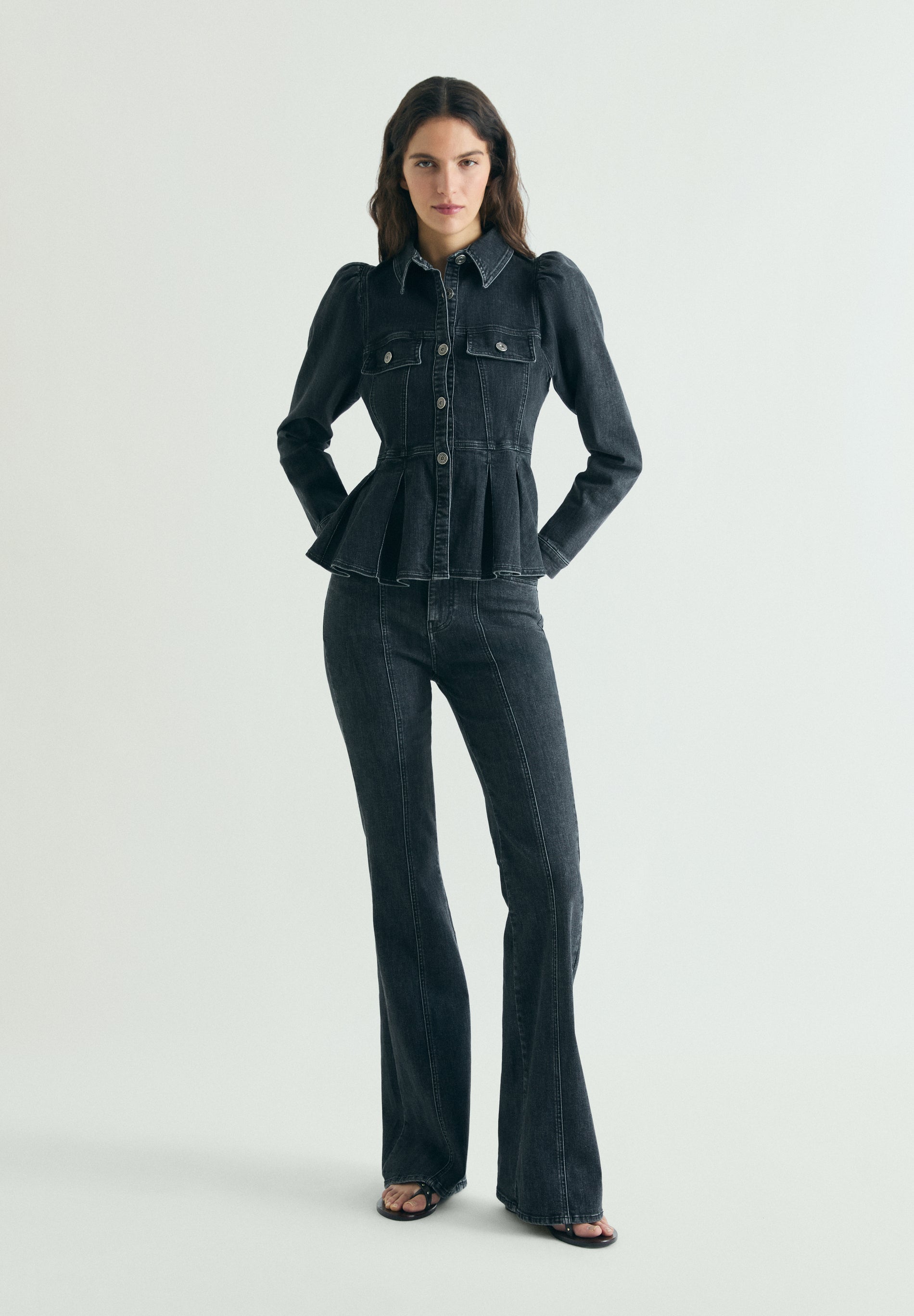 JEANS BOOTCUT COM BOTÕES