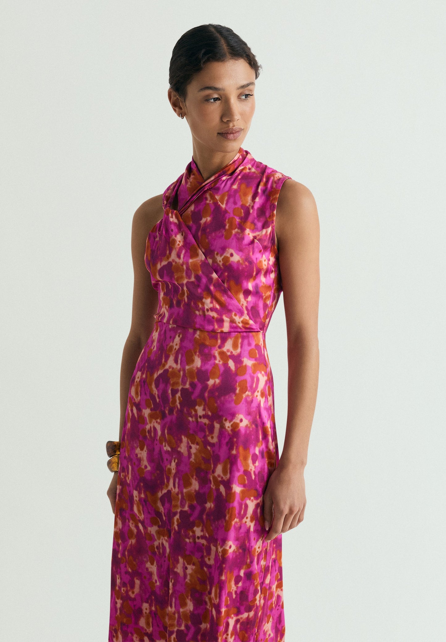 VESTIDO EM PADRÃO MULTICOLOR