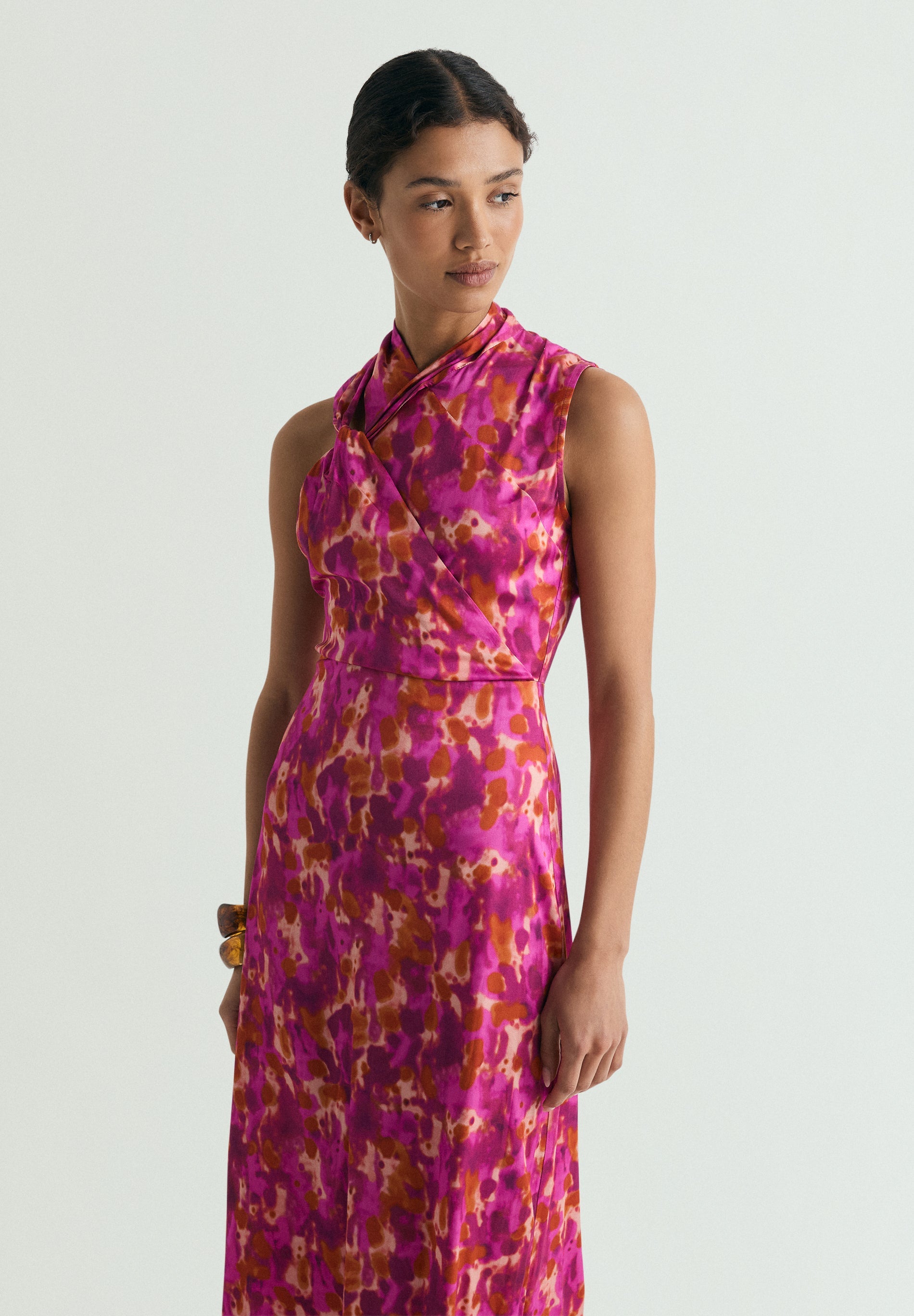 VESTIDO EM PADRÃO MULTICOLOR