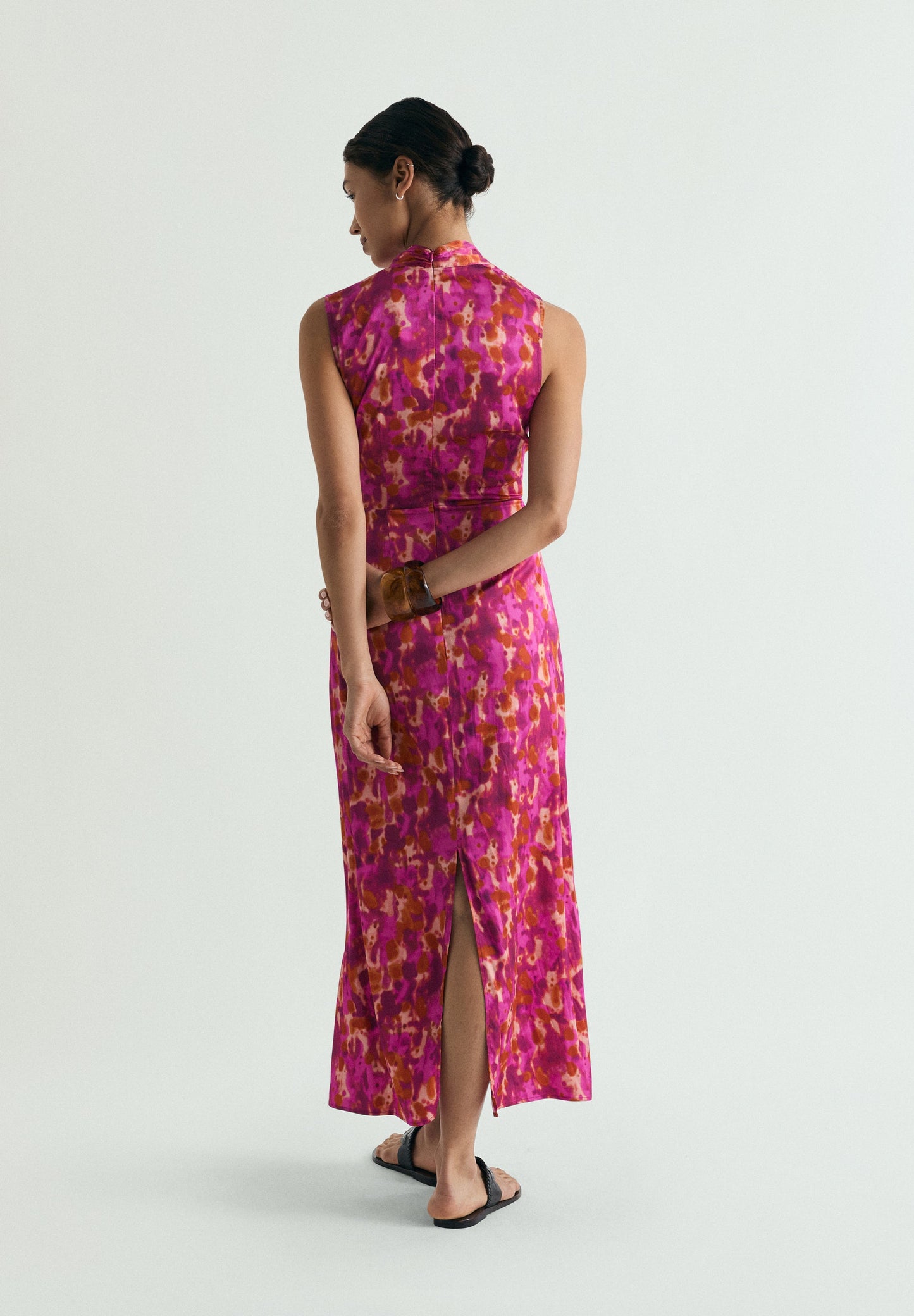 VESTIDO EM PADRÃO MULTICOLOR