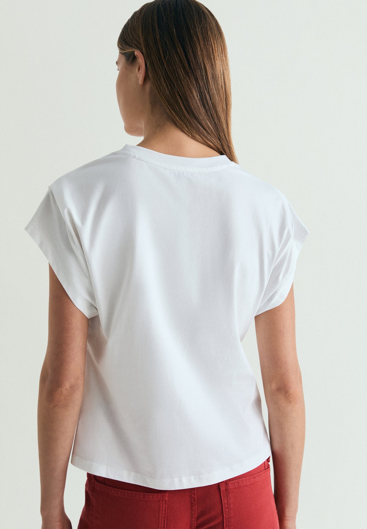 T-SHIRT DE MANGA CURTA COM PENDENTE