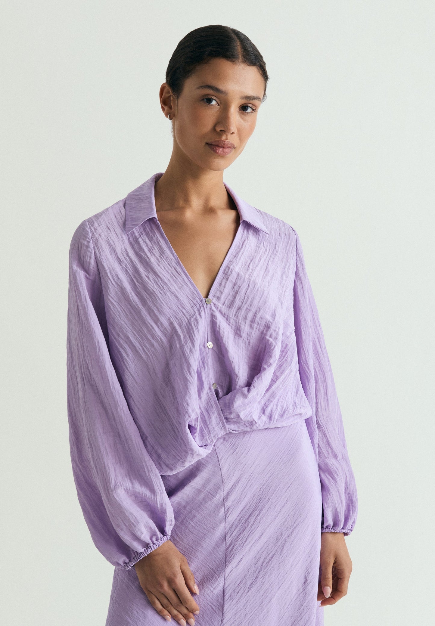 BLUSA FLUIDA COM PORMENOR CRUZADO