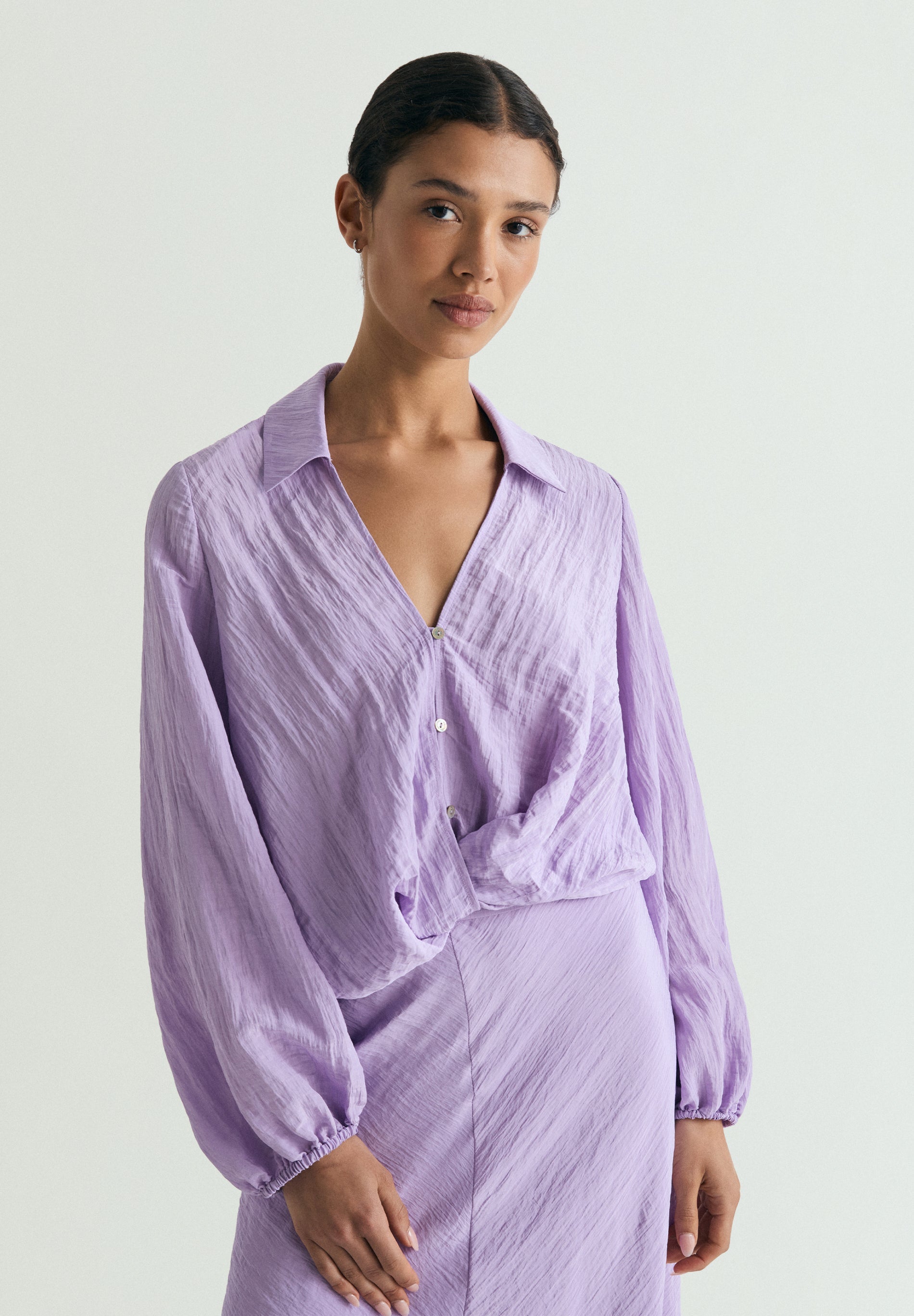BLUSA FLUIDA COM PORMENOR CRUZADO