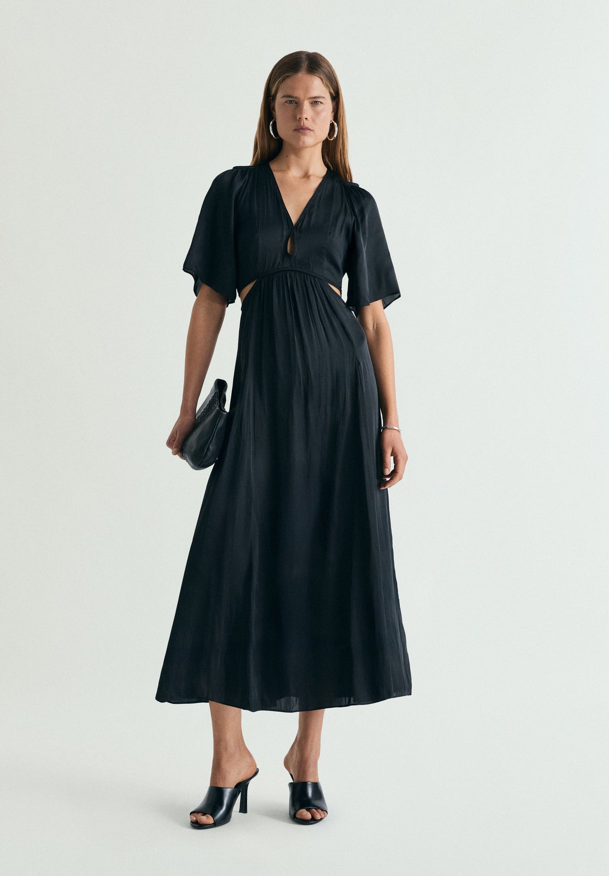 VESTIDO ACETINADO COM CUT OUT
