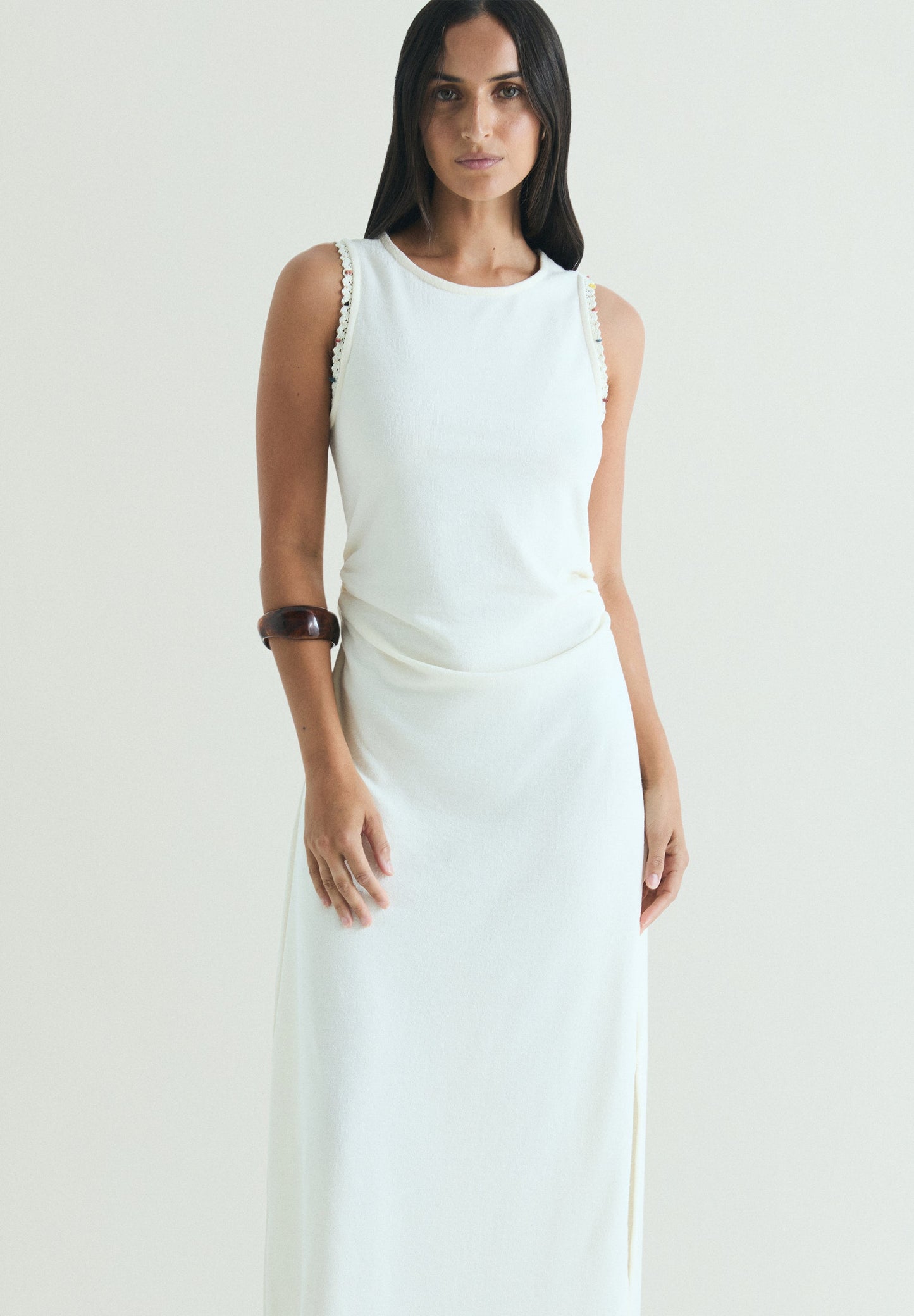 VESTIDO MIDI COM COLAR