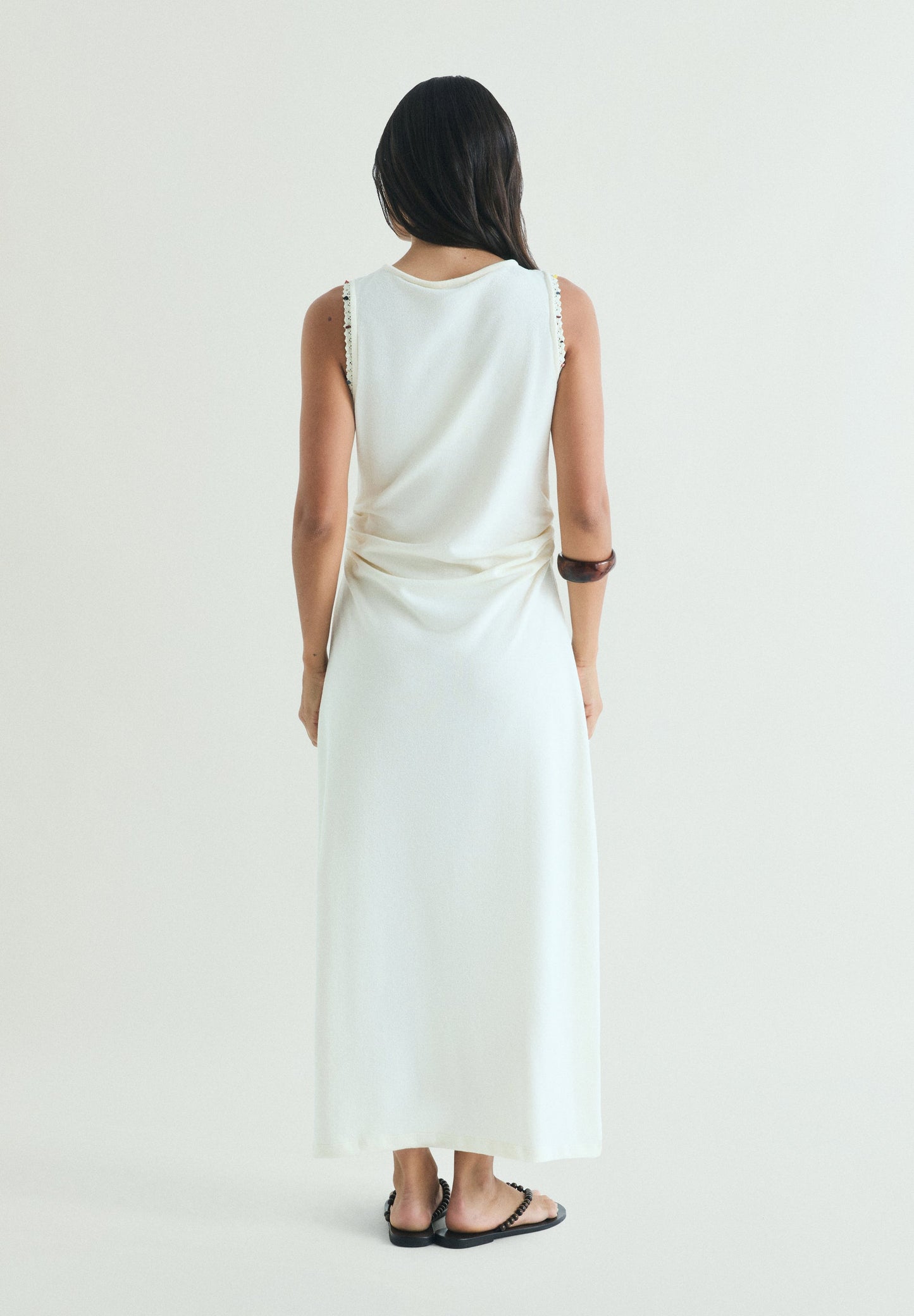 VESTIDO MIDI COM COLAR