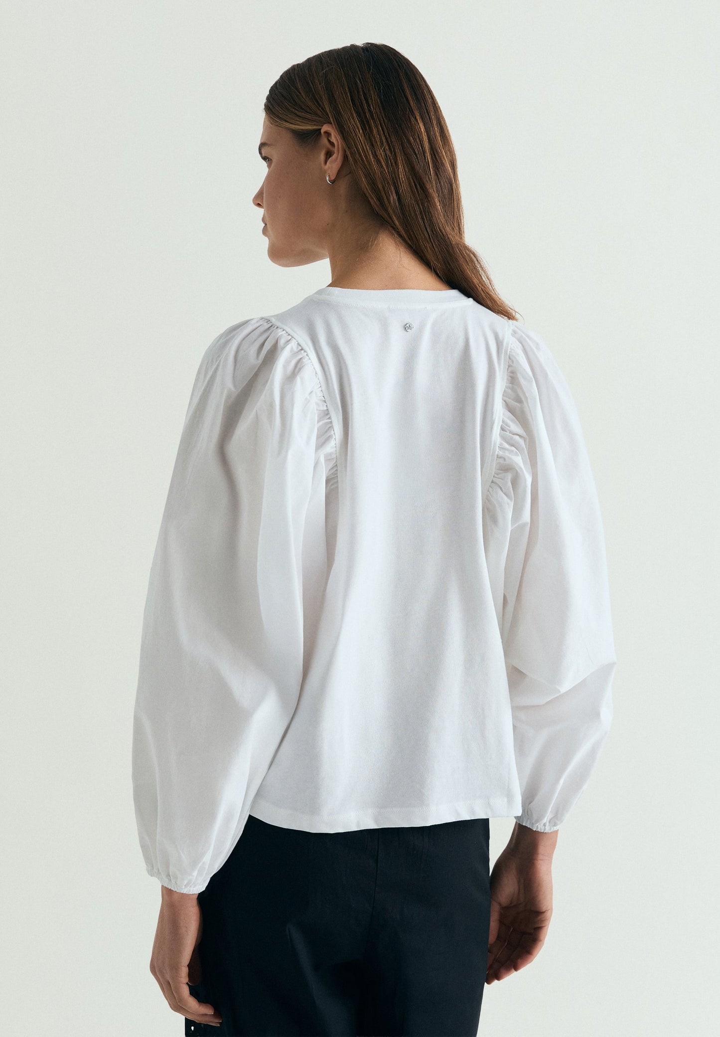 T-SHIRT COM MANGAS ABALONADAS
