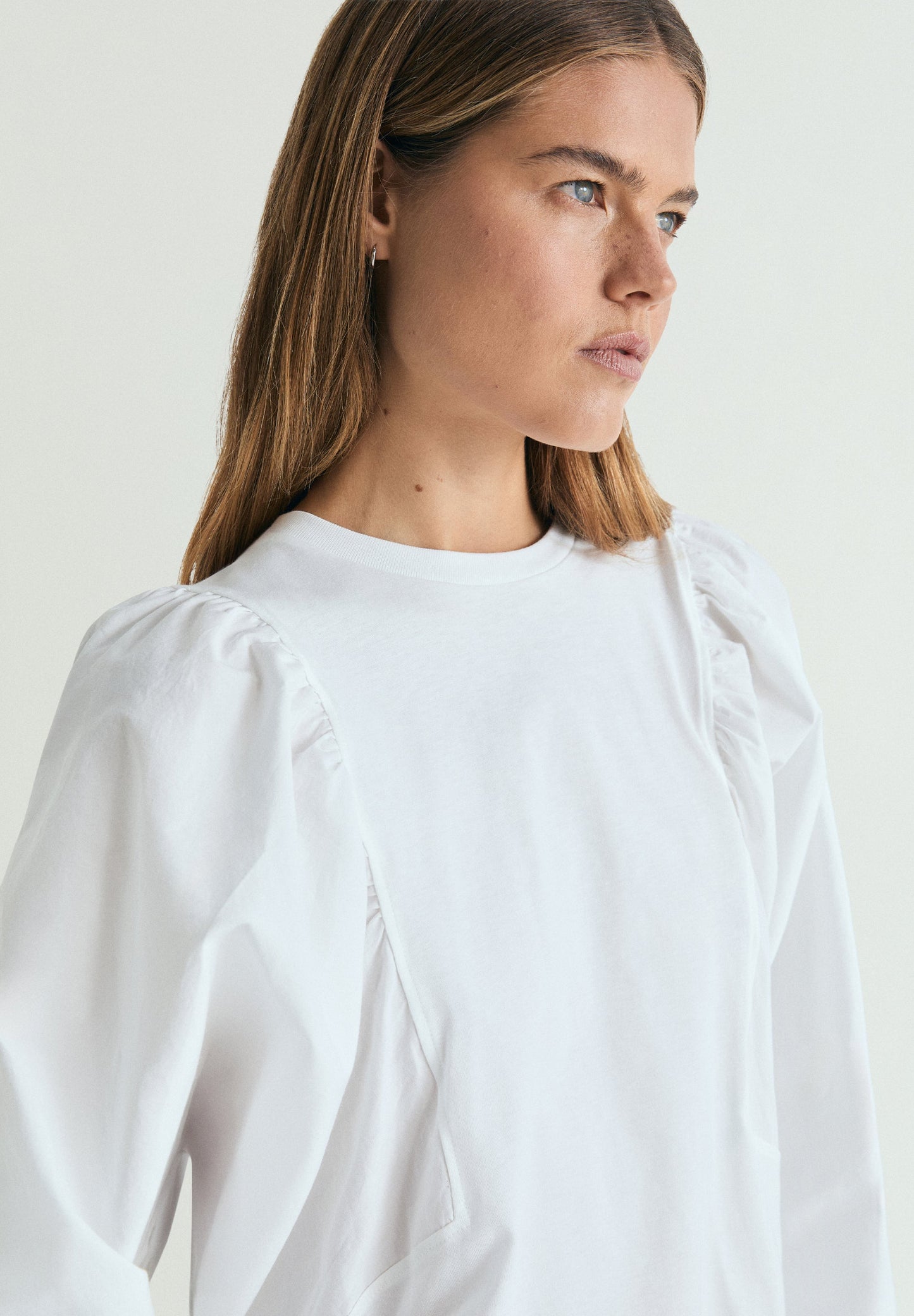 T-SHIRT COM MANGAS ABALONADAS