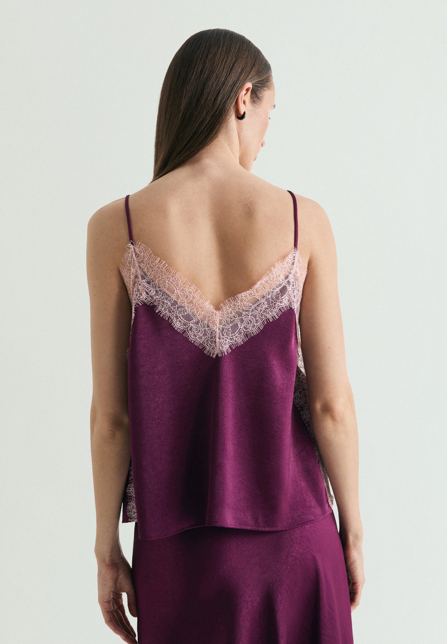 TOP ACETINADO COM RENDA