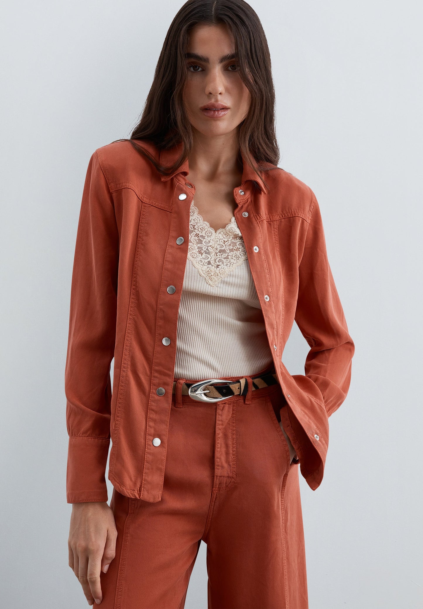 CAMISA FLUIDA DE LYOCELL