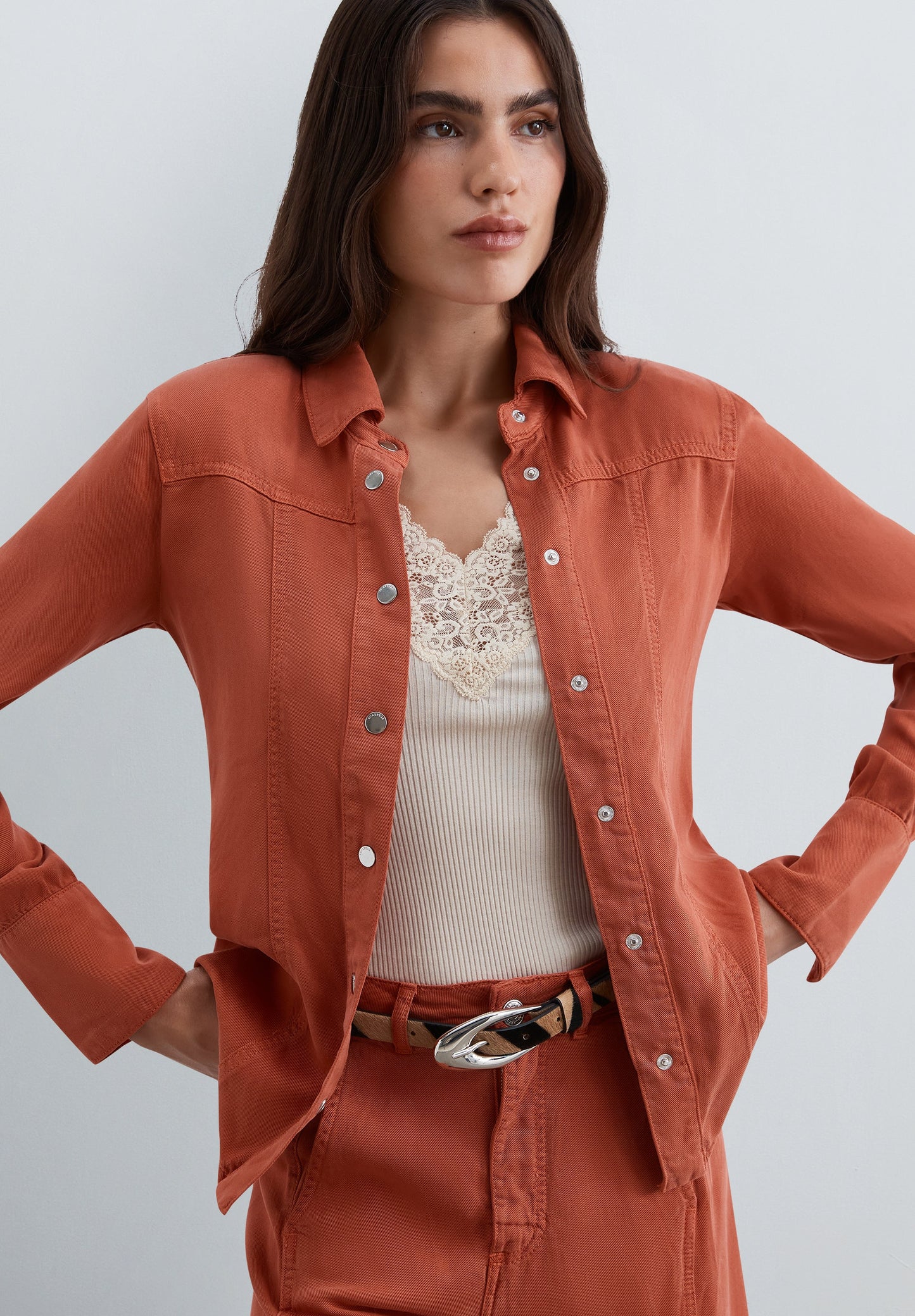 CAMISA FLUIDA DE LYOCELL