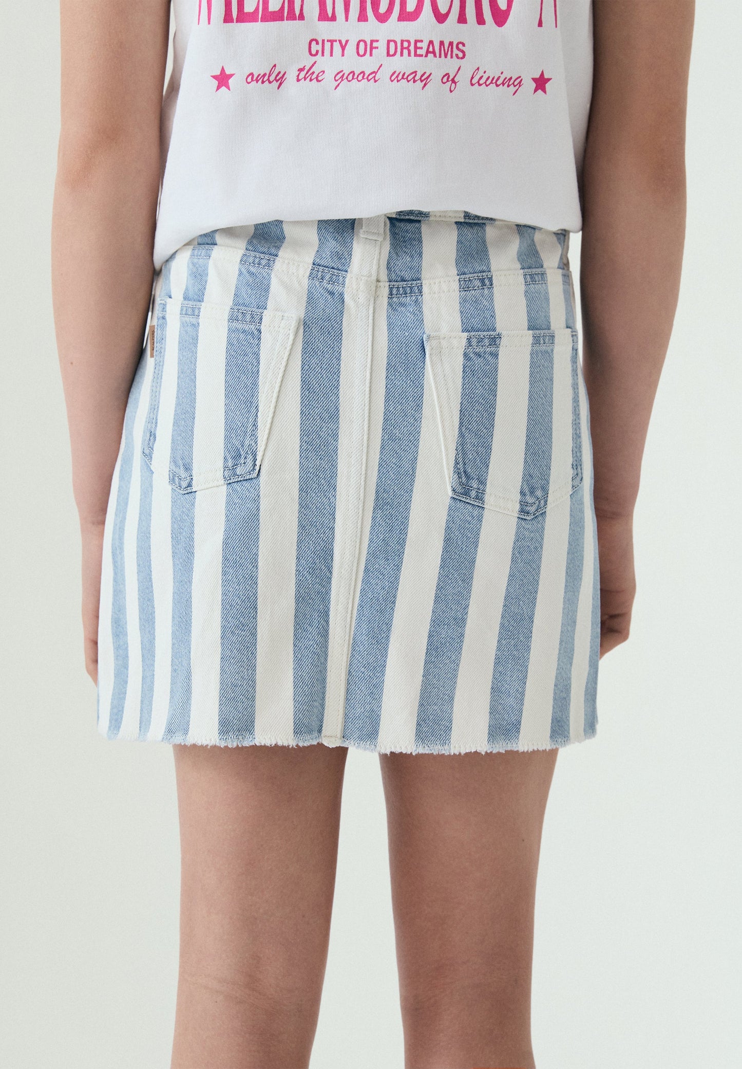 SAIA DENIM ÀS RISCAS EM CONTRASTE