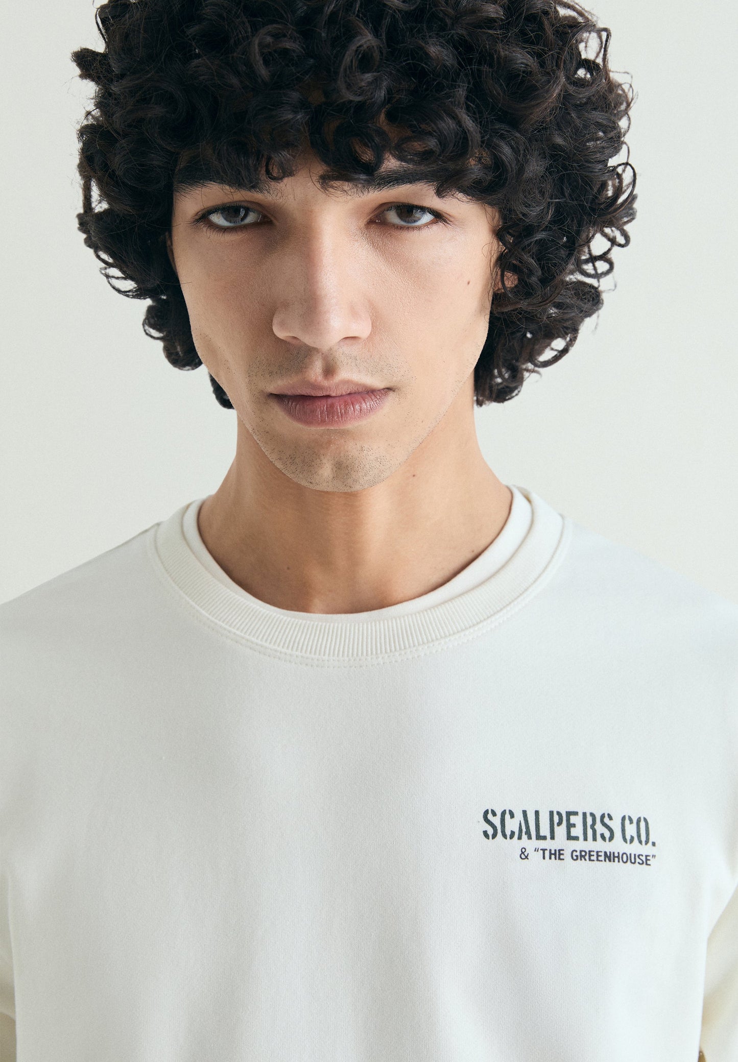 SWEATSHIRT DESBOTADA BORDADA