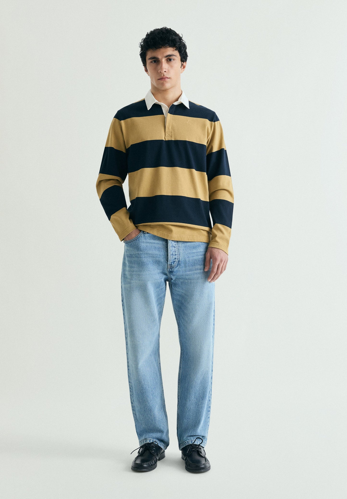 CAMISA POLO ÀS RISCAS A CONTRASTAR