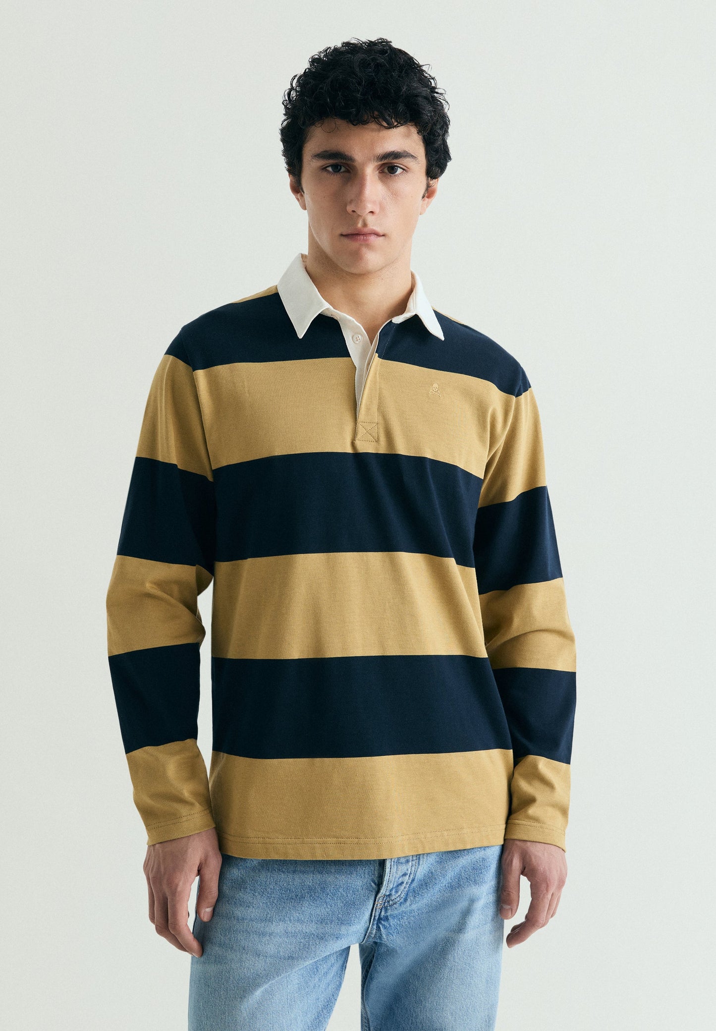CAMISA POLO ÀS RISCAS A CONTRASTAR
