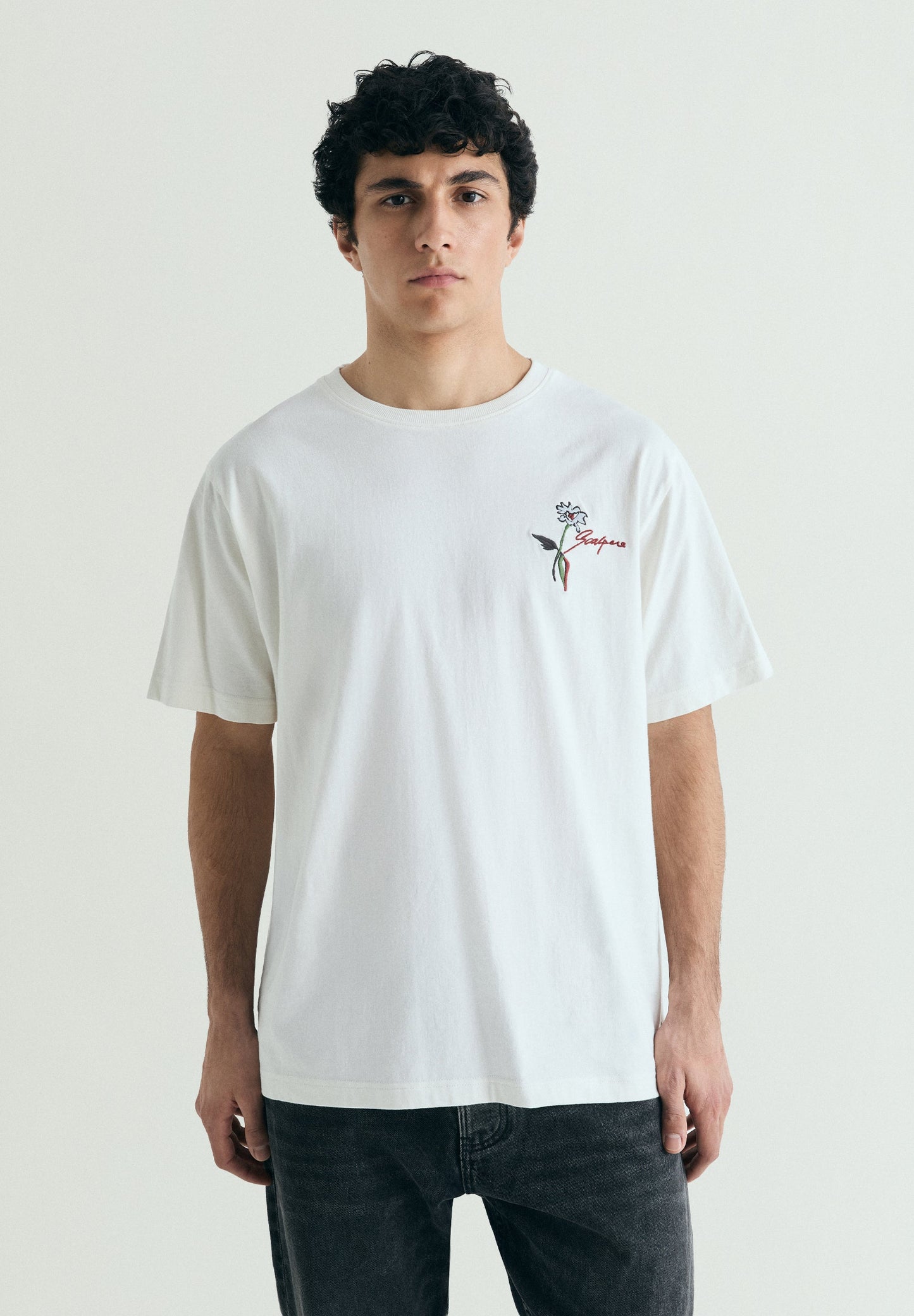 T-SHIRT COM PADRÃO RELAXED FIT
