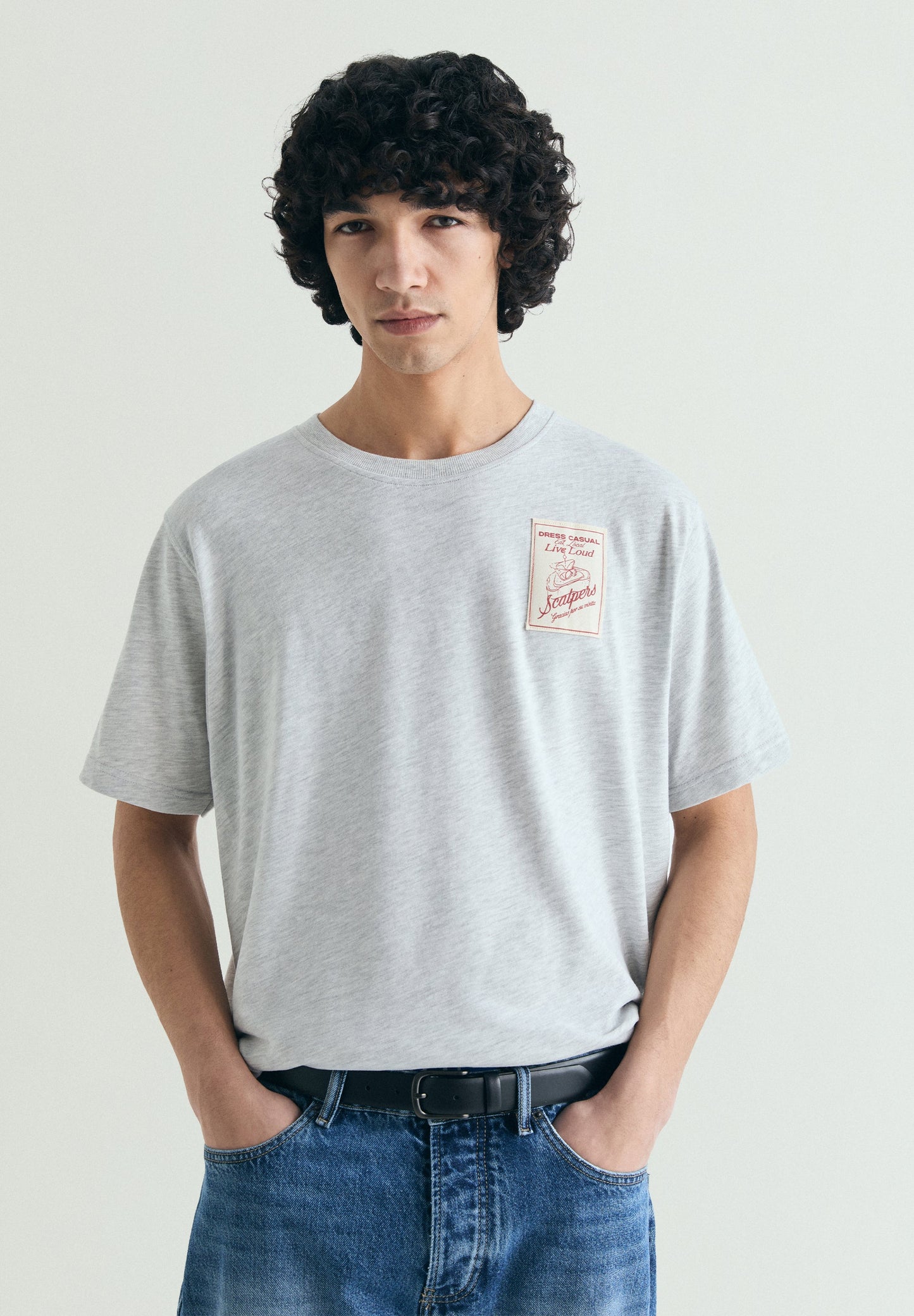 T-SHIRT COM PADRÃO RELAXED FIT