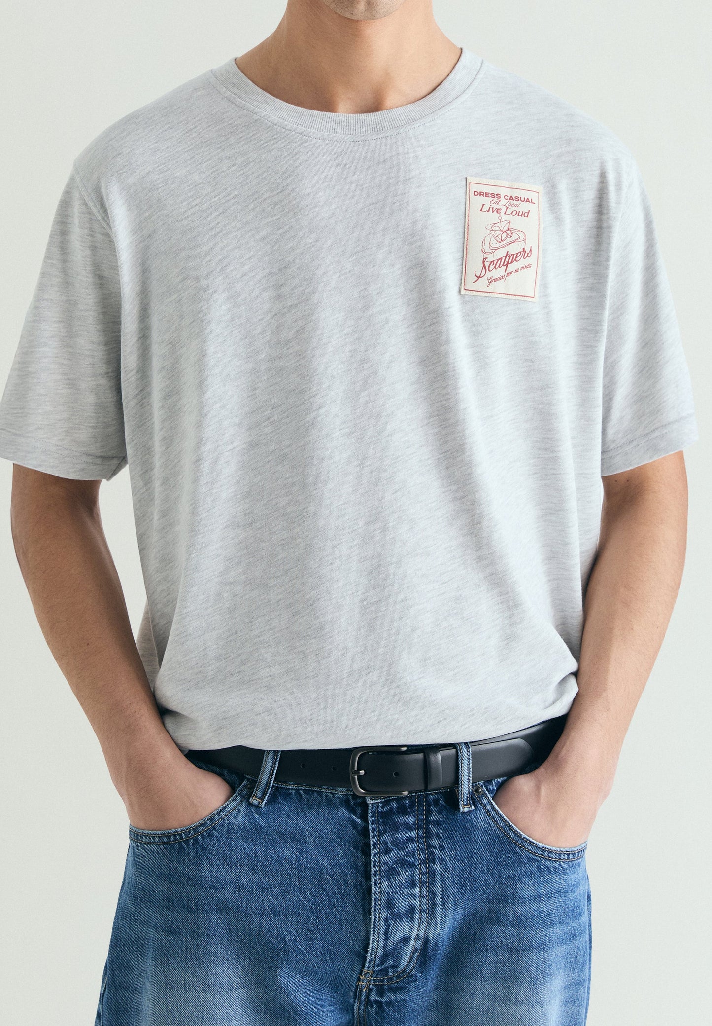 T-SHIRT COM PADRÃO RELAXED FIT