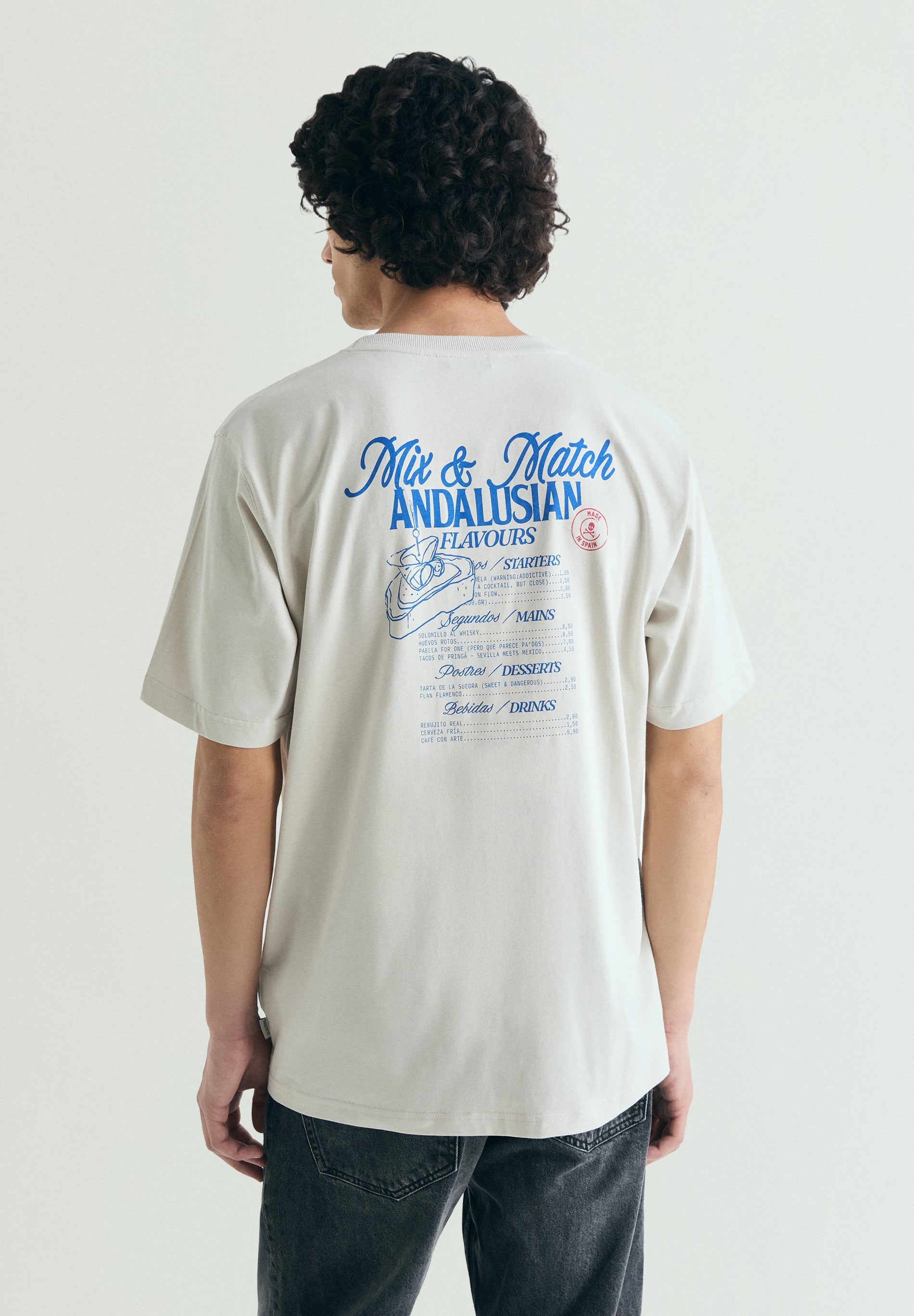 T-SHIRT COM PADRÃO RELAXED FIT