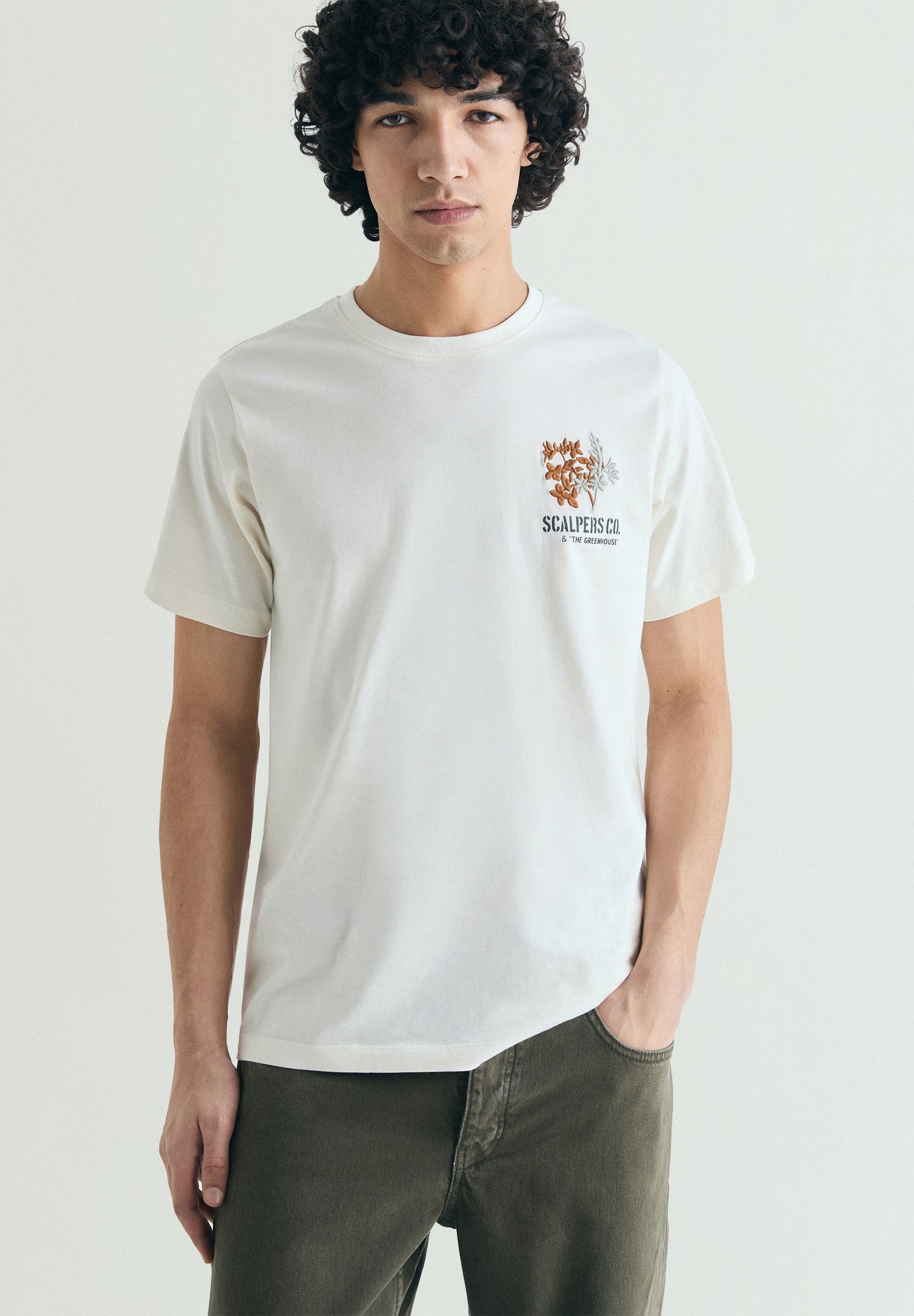 T-SHIRT BORDADA EM ALGODÃO