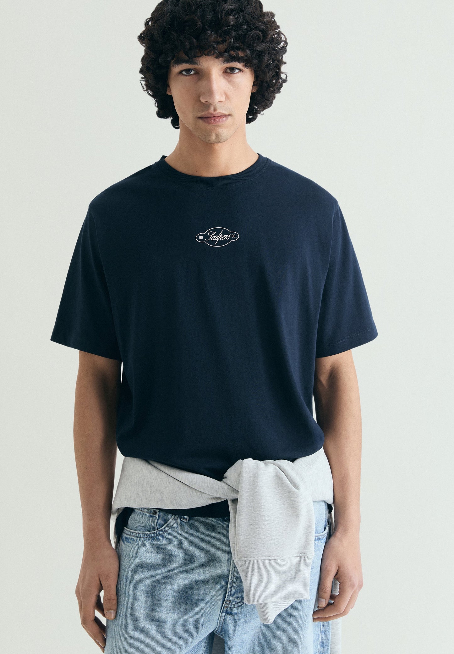 T-SHIRT COM PADRÃO RELAXED FIT
