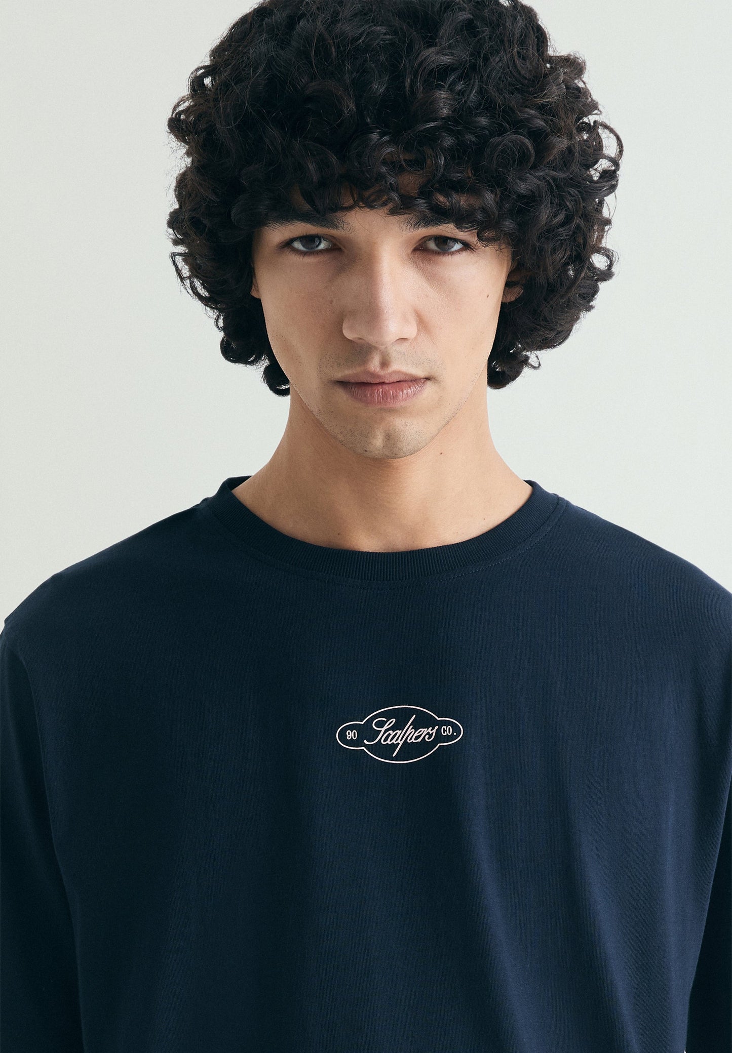 T-SHIRT COM PADRÃO RELAXED FIT