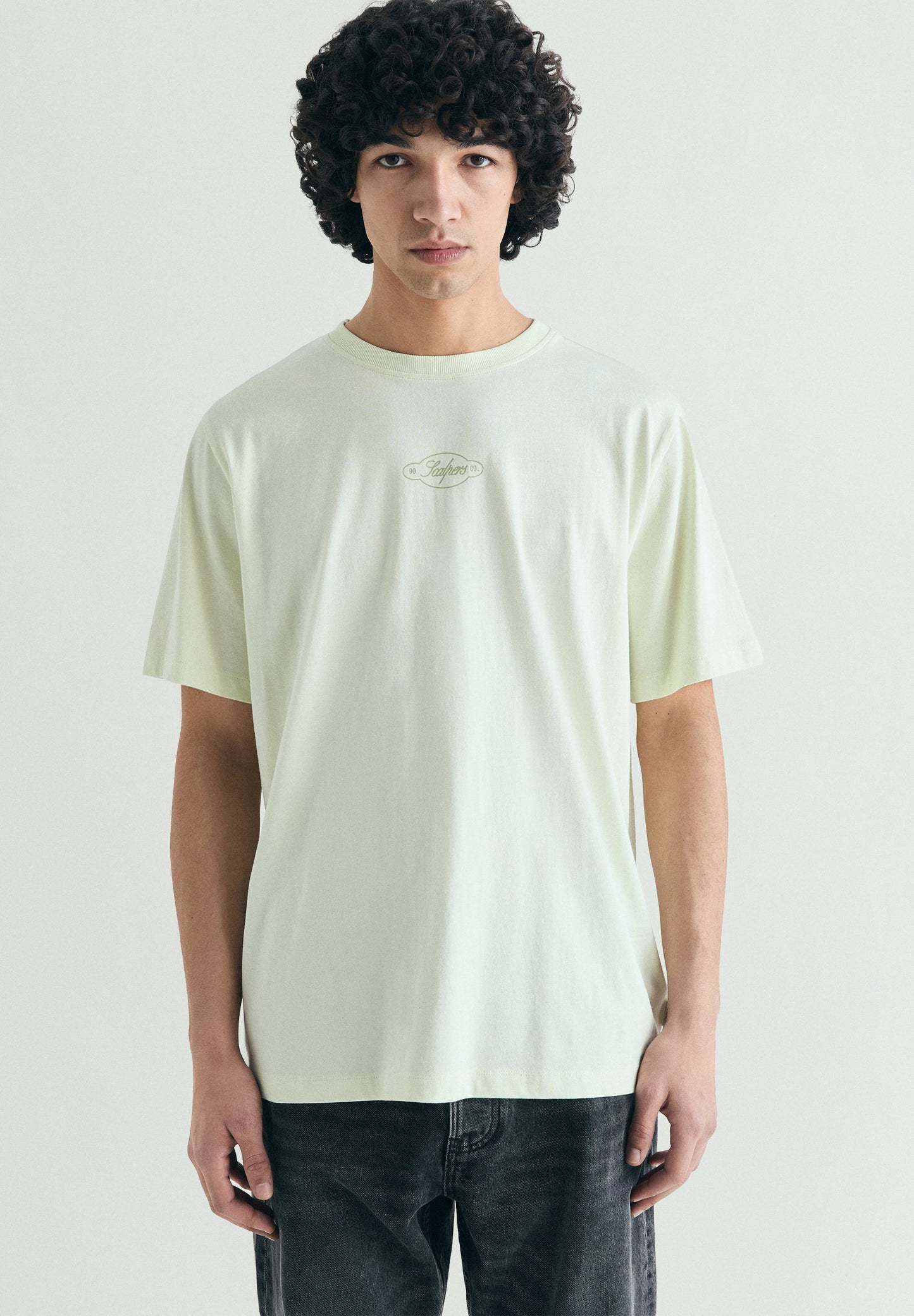 T-SHIRT COM PADRÃO RELAXED FIT