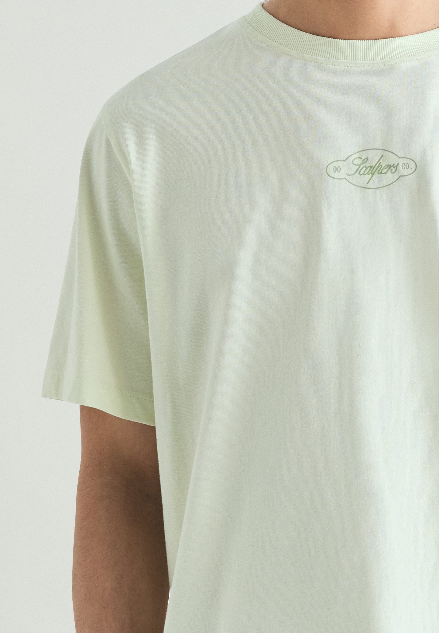 T-SHIRT COM PADRÃO RELAXED FIT