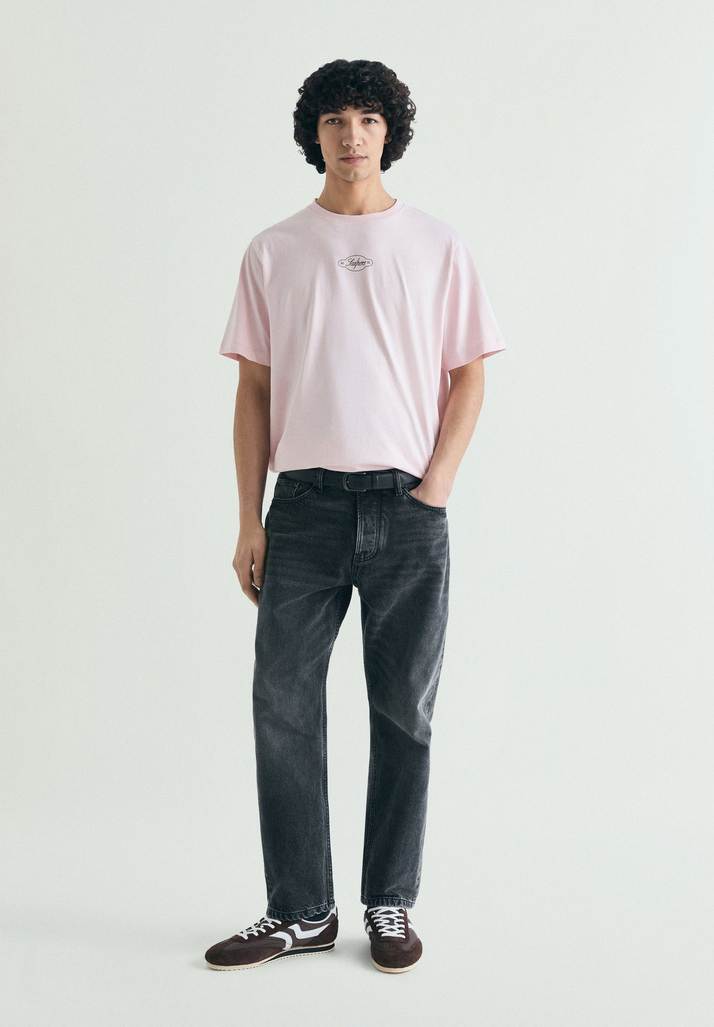 T-SHIRT COM PADRÃO RELAXED FIT